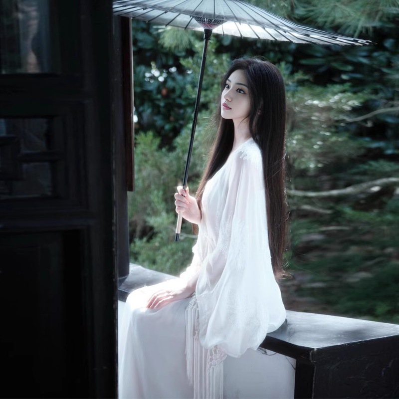 Váy Lụa Trắng Thanh Lịch_thumbnail_1
