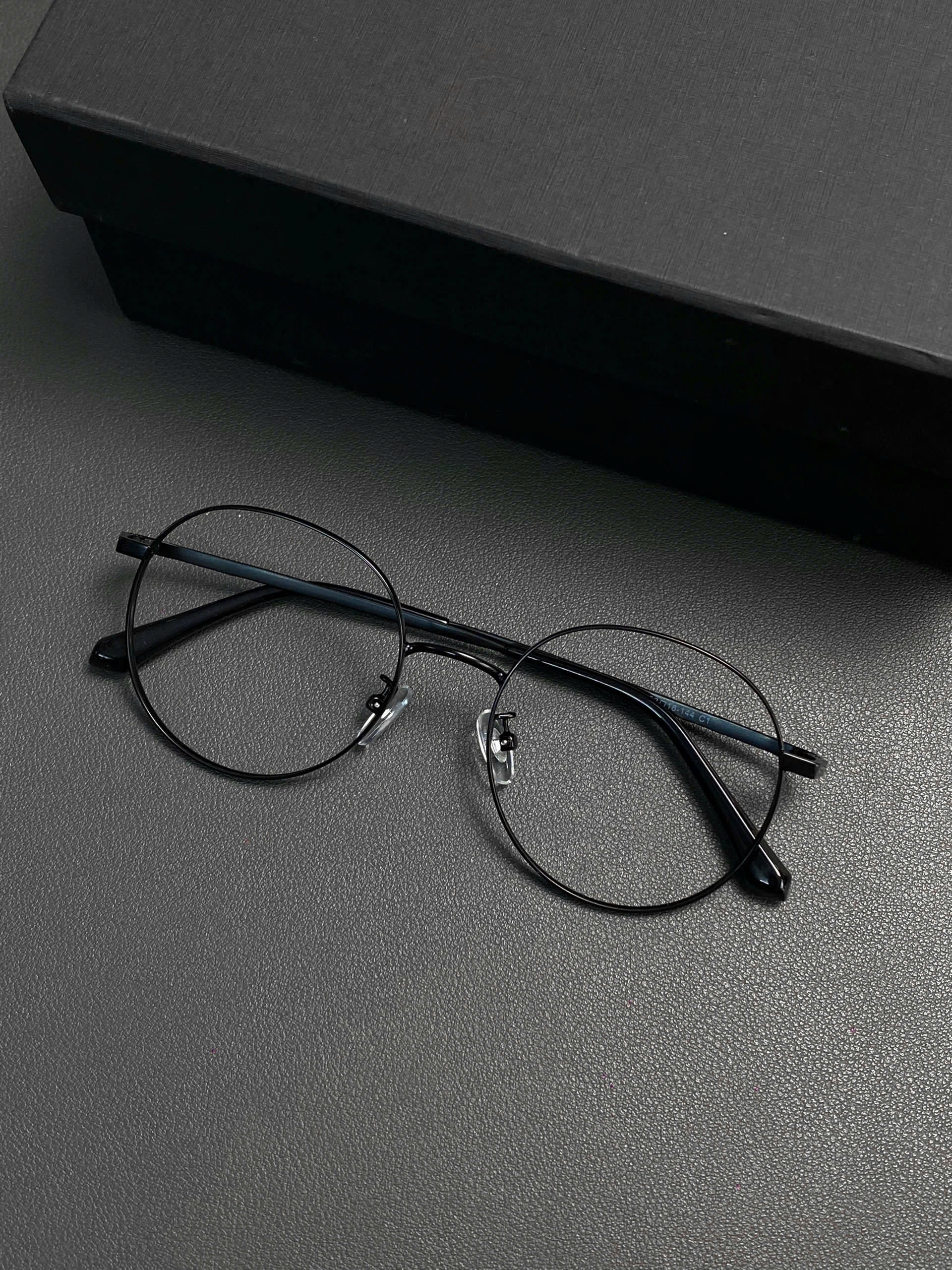 Classic Titanium Eyewear Oval Model_thumbnail_19