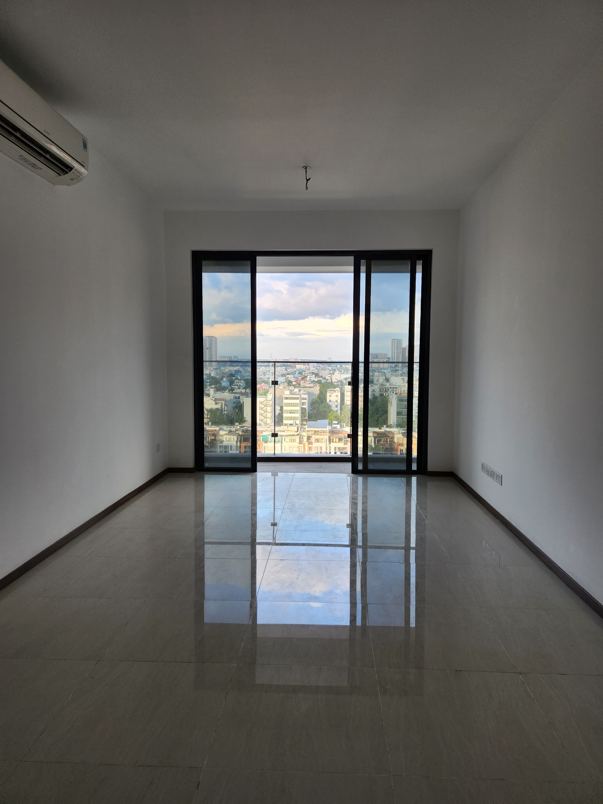 Bán căn hộ 3PN 110m2 cao cấp, view Q1-LM81-trực diện sông_thumbnail_1