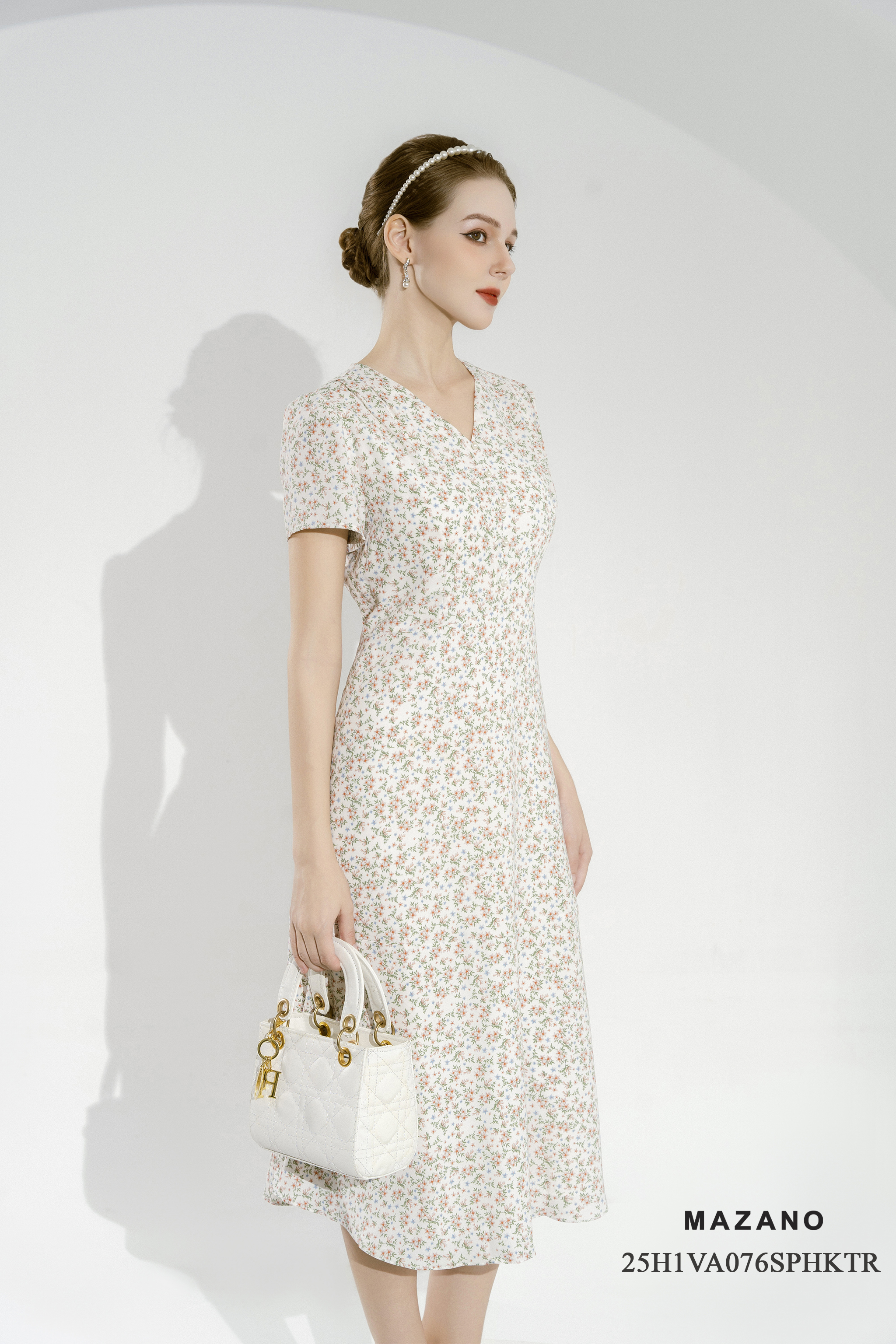 Váy Đầm thân ôm vừa chân rủ nhẹ Vải thô mỏng Họa tiết hoa nhí Cổ V Tay ngắn Dài váy ngang bắp_thumbnail_3