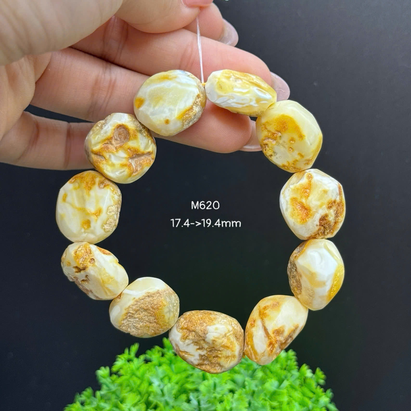 Lắc Tay Hổ Phách Bạch Thô - M620