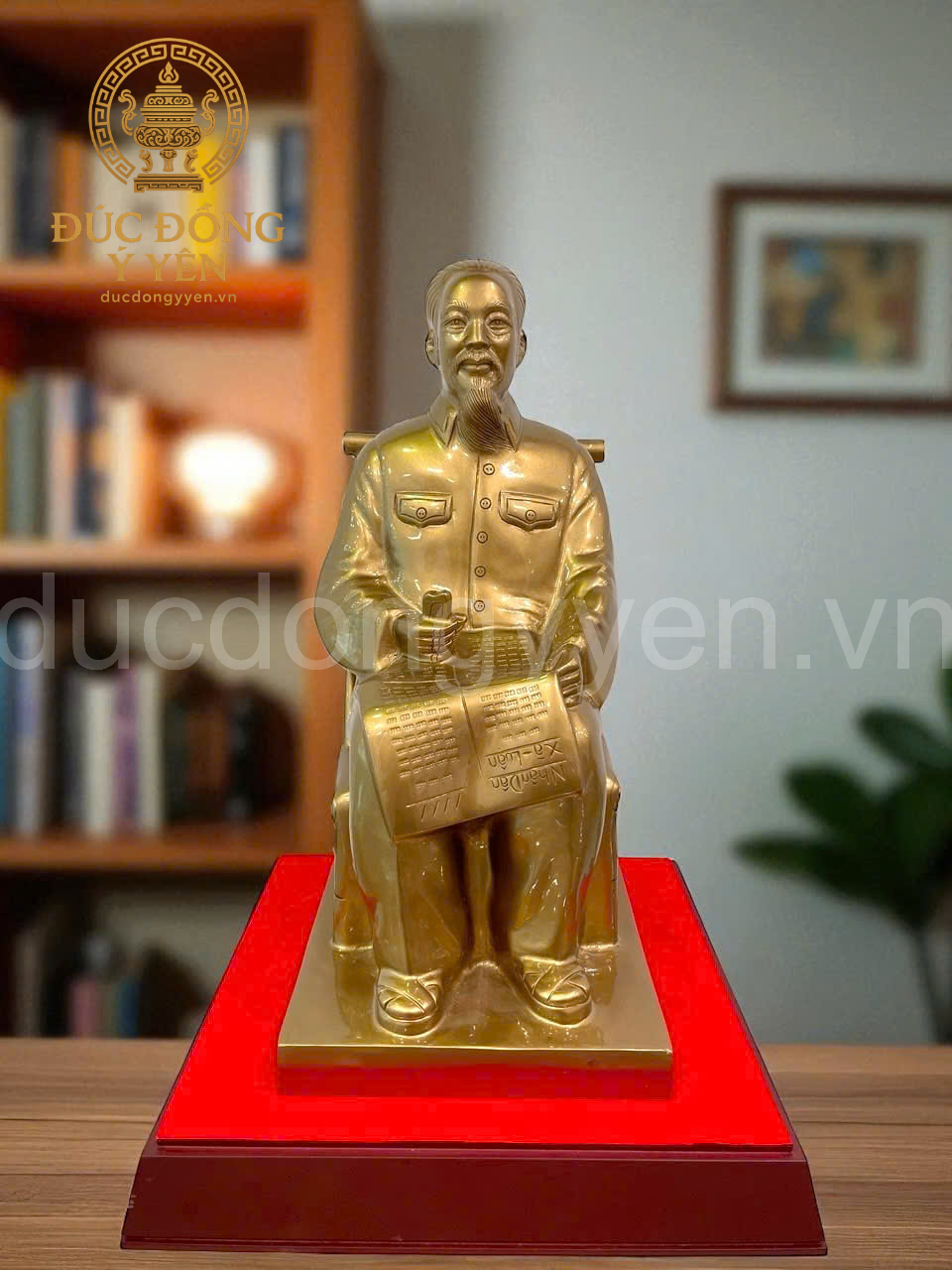 Tượng Bác Hồ ngồi ghế mây đúc đồng đỏ  