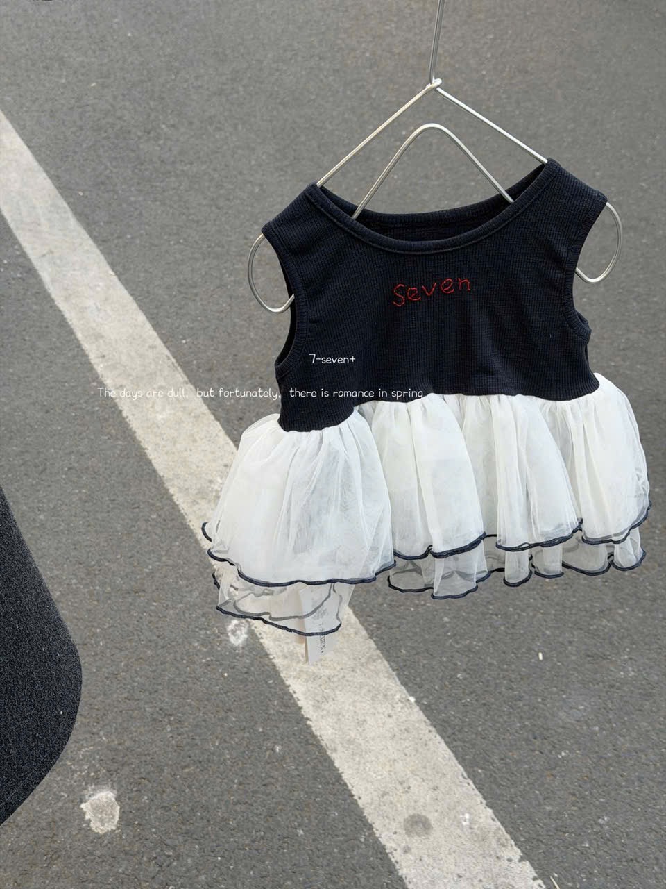 (H78) Áo thun sát nách đen bèo voan hãng Seven