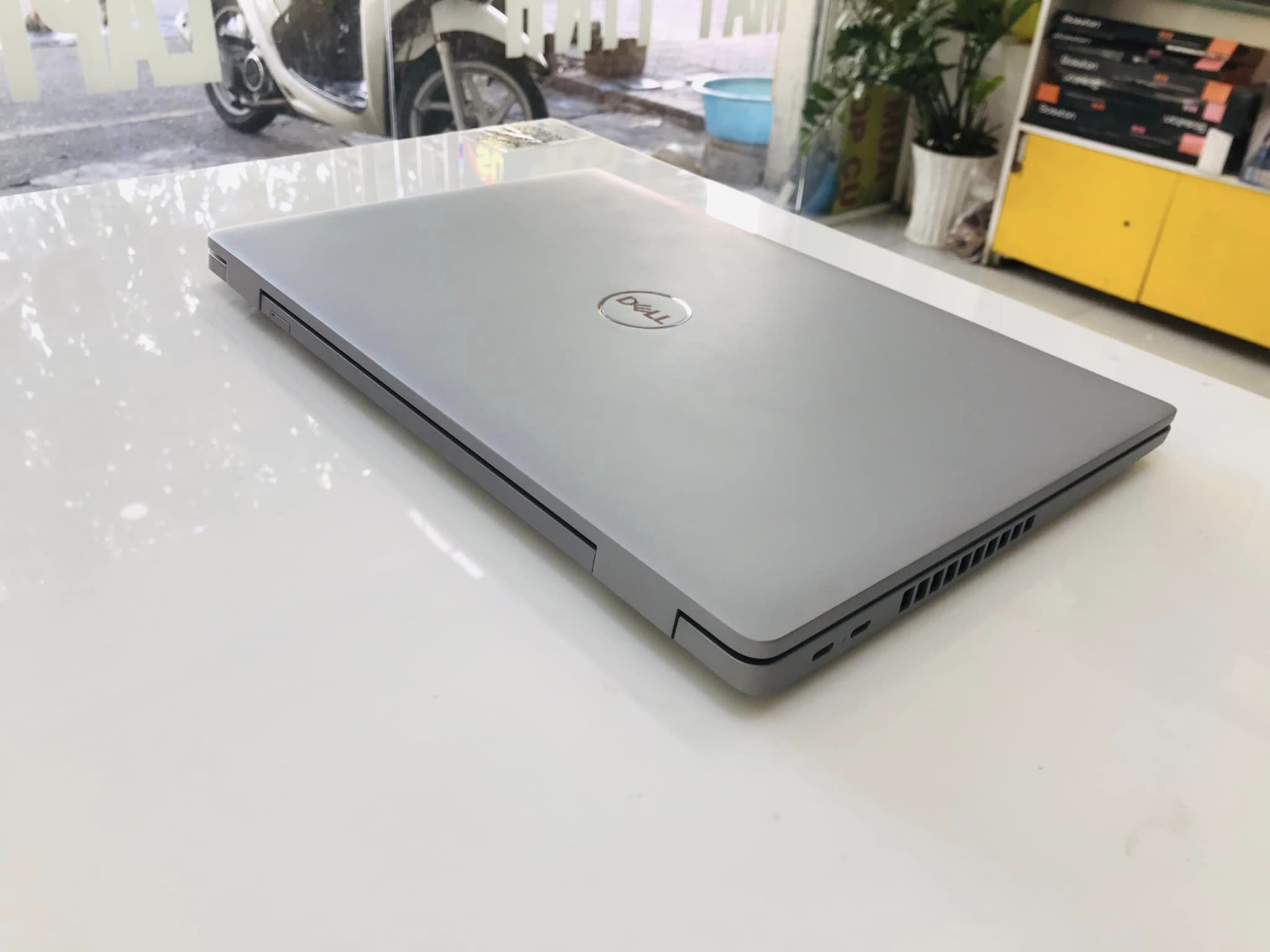 Laptop Dell Latitude 5520 i7-1185G7 | Ram 16G | SSD 512G | 15.6in FHD | Phím Số