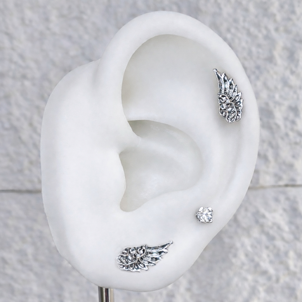 Khuyên kiểu cánh 5 đá bi tai phải