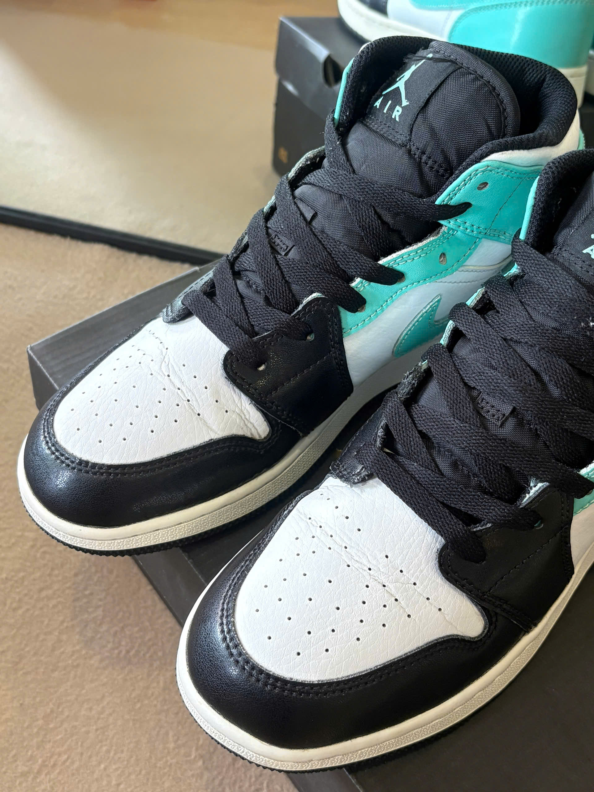 Nike Air Jordan 1 Mid GS ‘Tropical Twist’ 554725-132_thumbnail_4