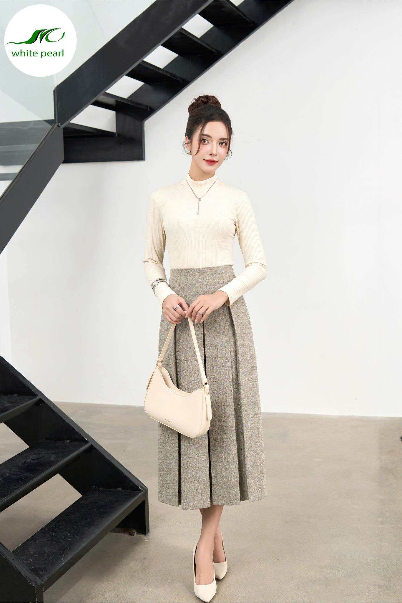 Áo thun cổ lọ Thời Trang Công Sở Nữ White Pearl