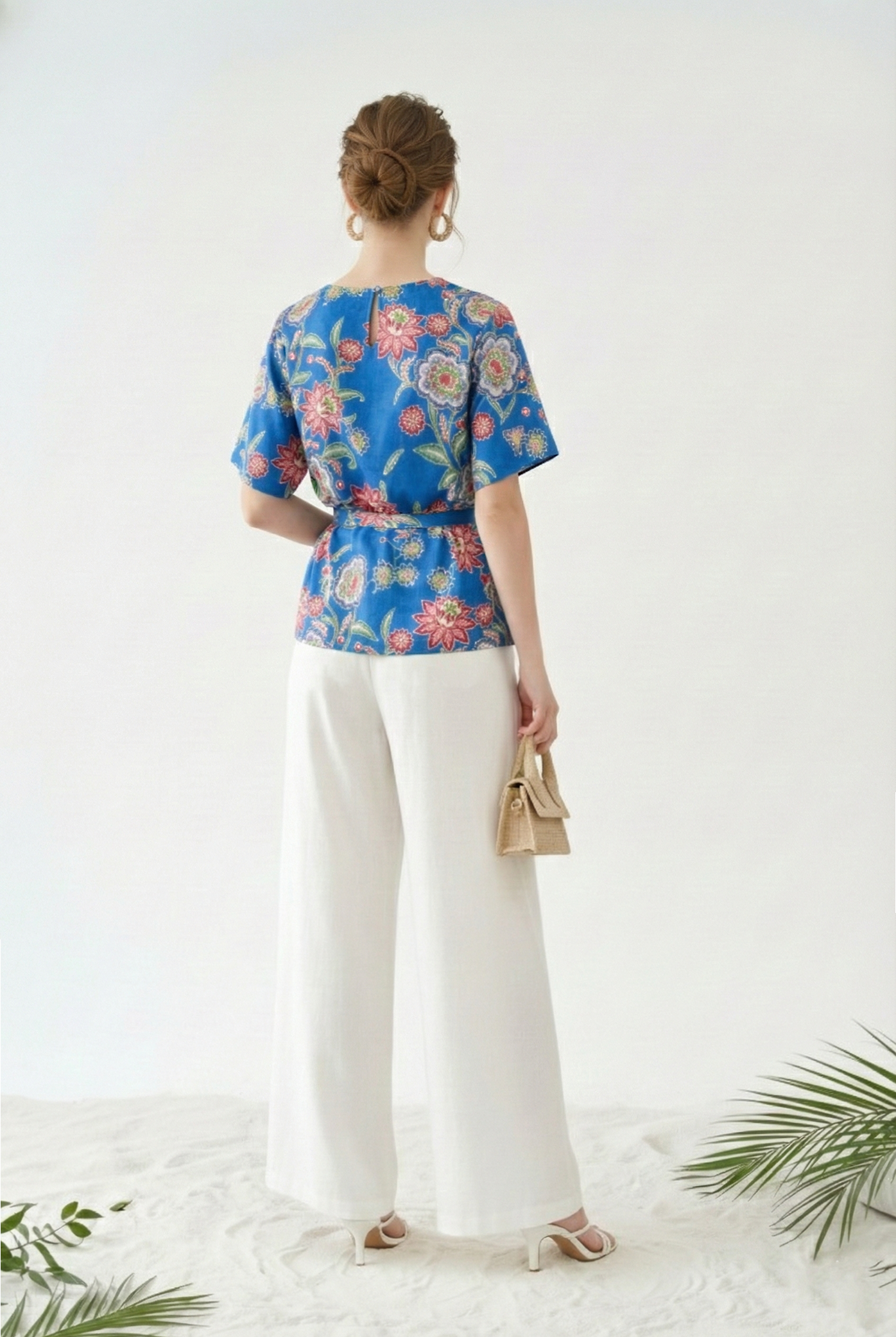 Áo top thắt đai vải lụa xanh in họa tiết cách điệu cố tròn tay ngắn thiết kế MAZANO_thumbnail_5