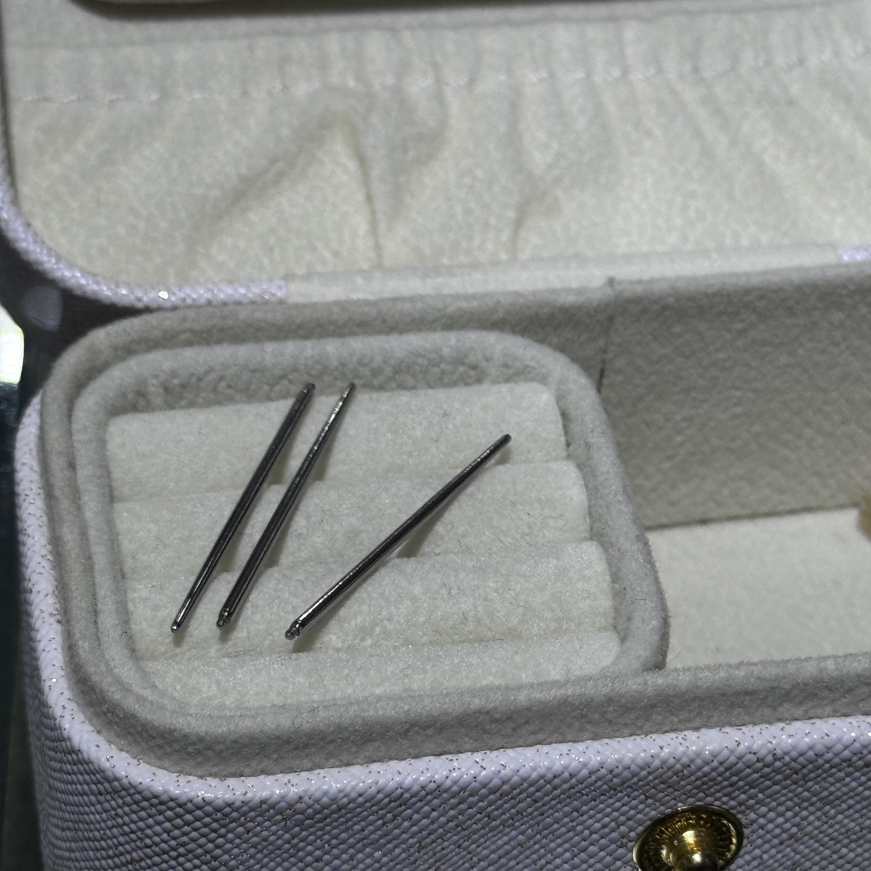 pin tapper hỗ trợ đeo khuyên ren trong size 1.6mm_thumbnail_1