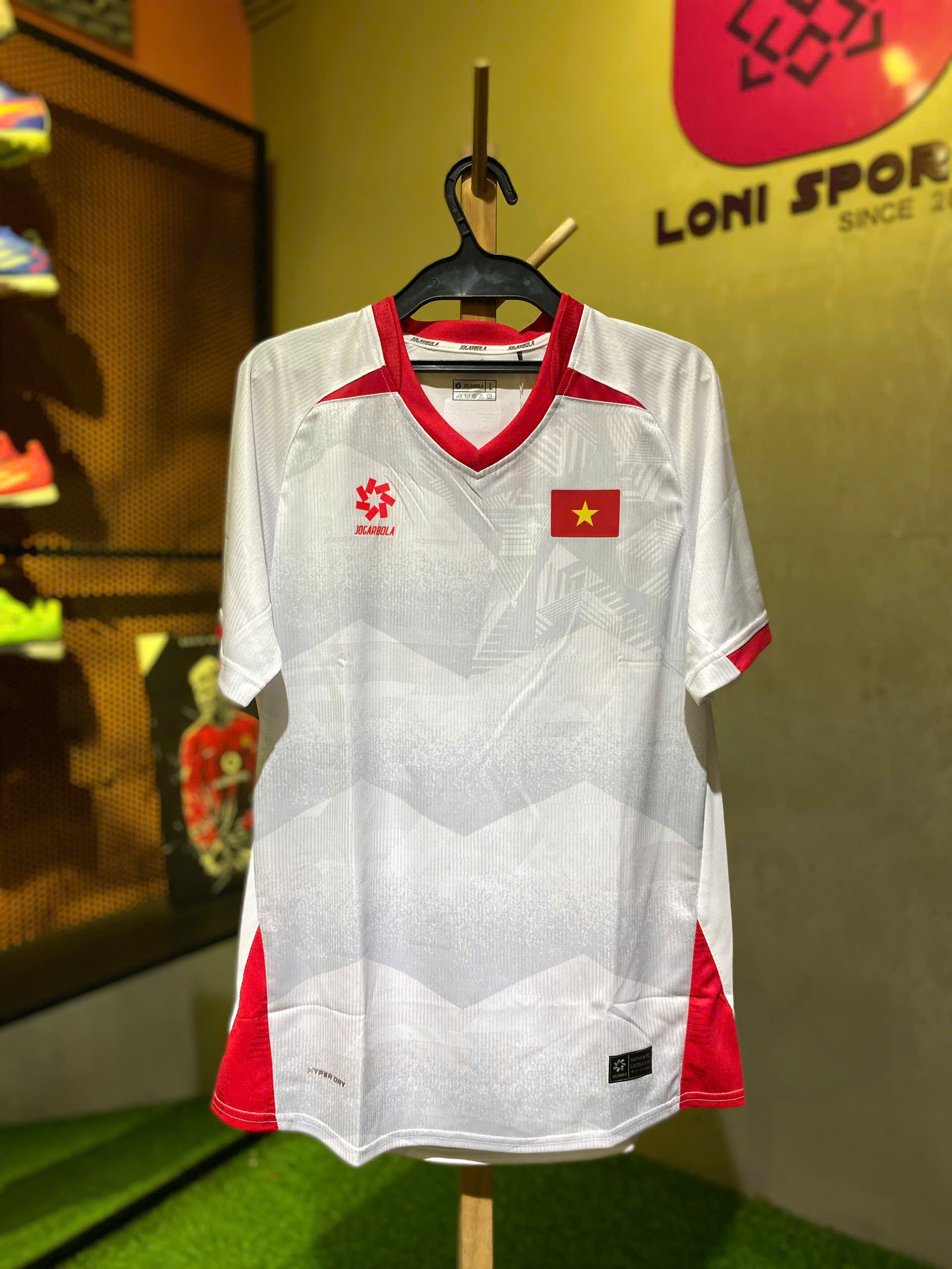 Áo đội tuyển Việt Nam sân khách trắng 2025 PLAYER_thumbnail_0