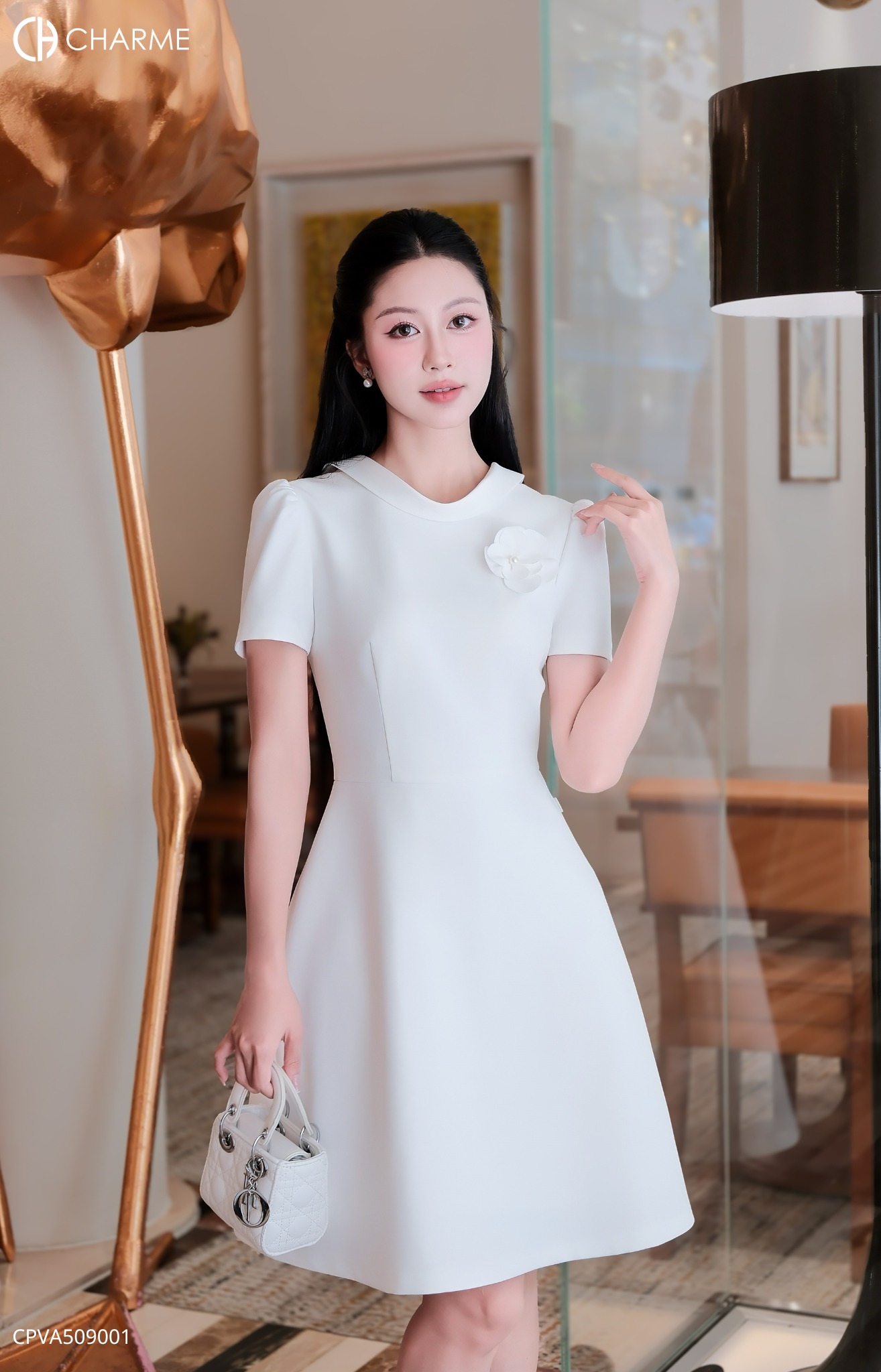 Váy cổ kiểu hoa ngực