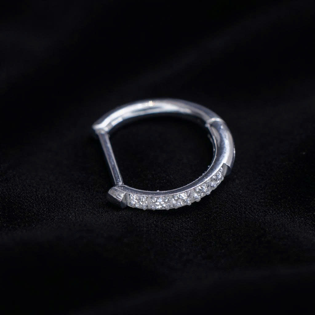 Bật khớp titan kim cương trắng chữ D 12mm (conch)