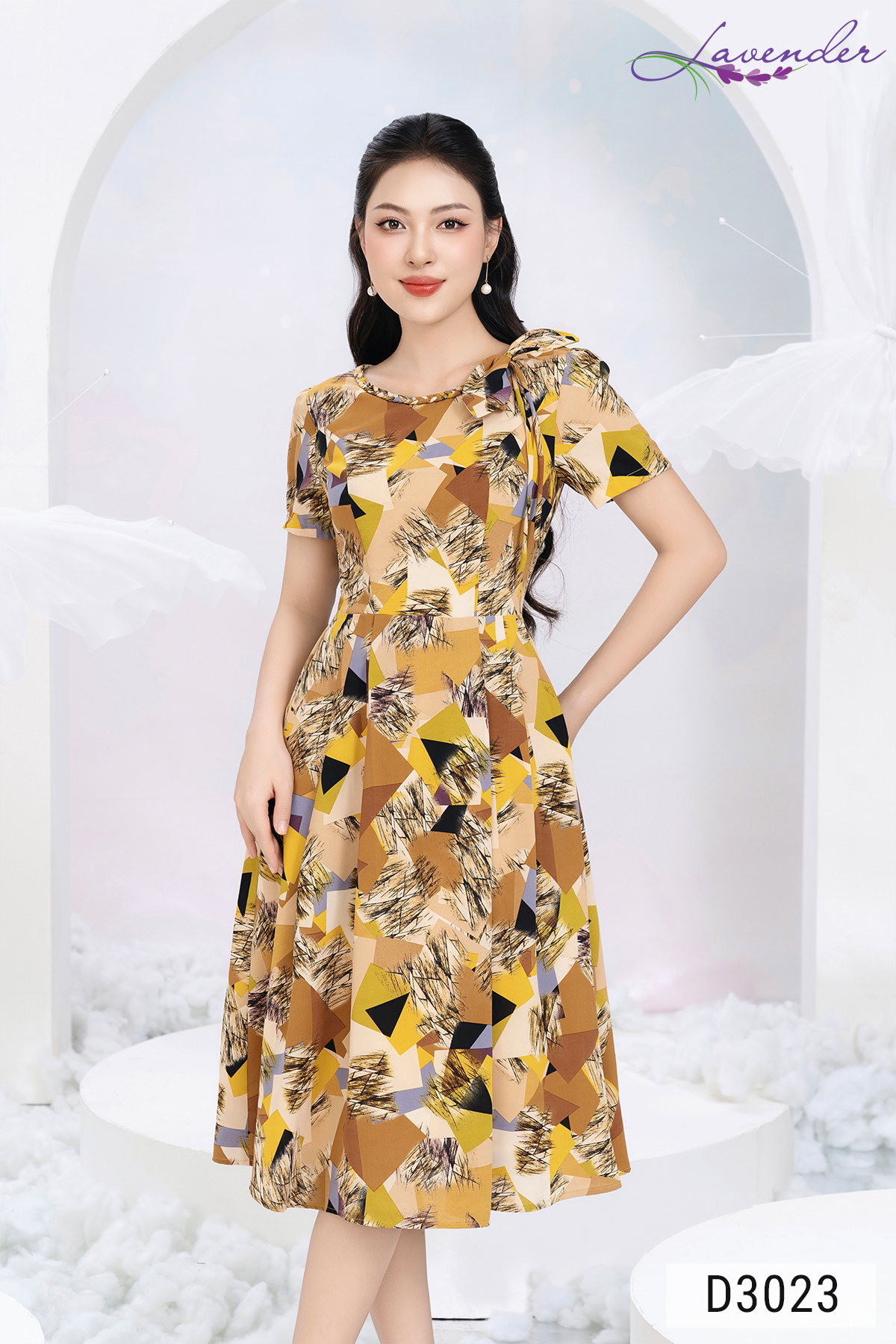 Đầm họa tiết hình vàng cổ tròn phối dây nơ D3023