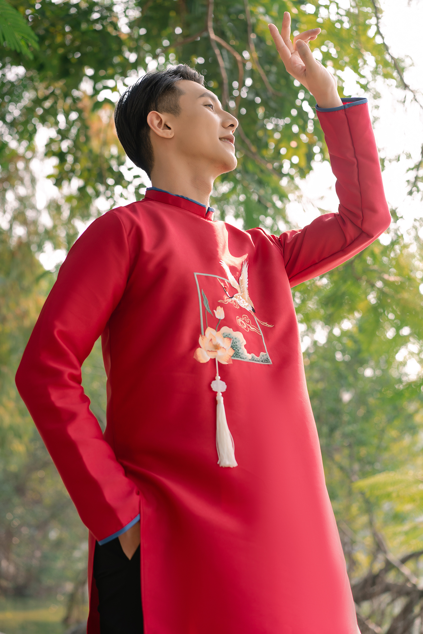 Áo dài bố thêu Sen hạc