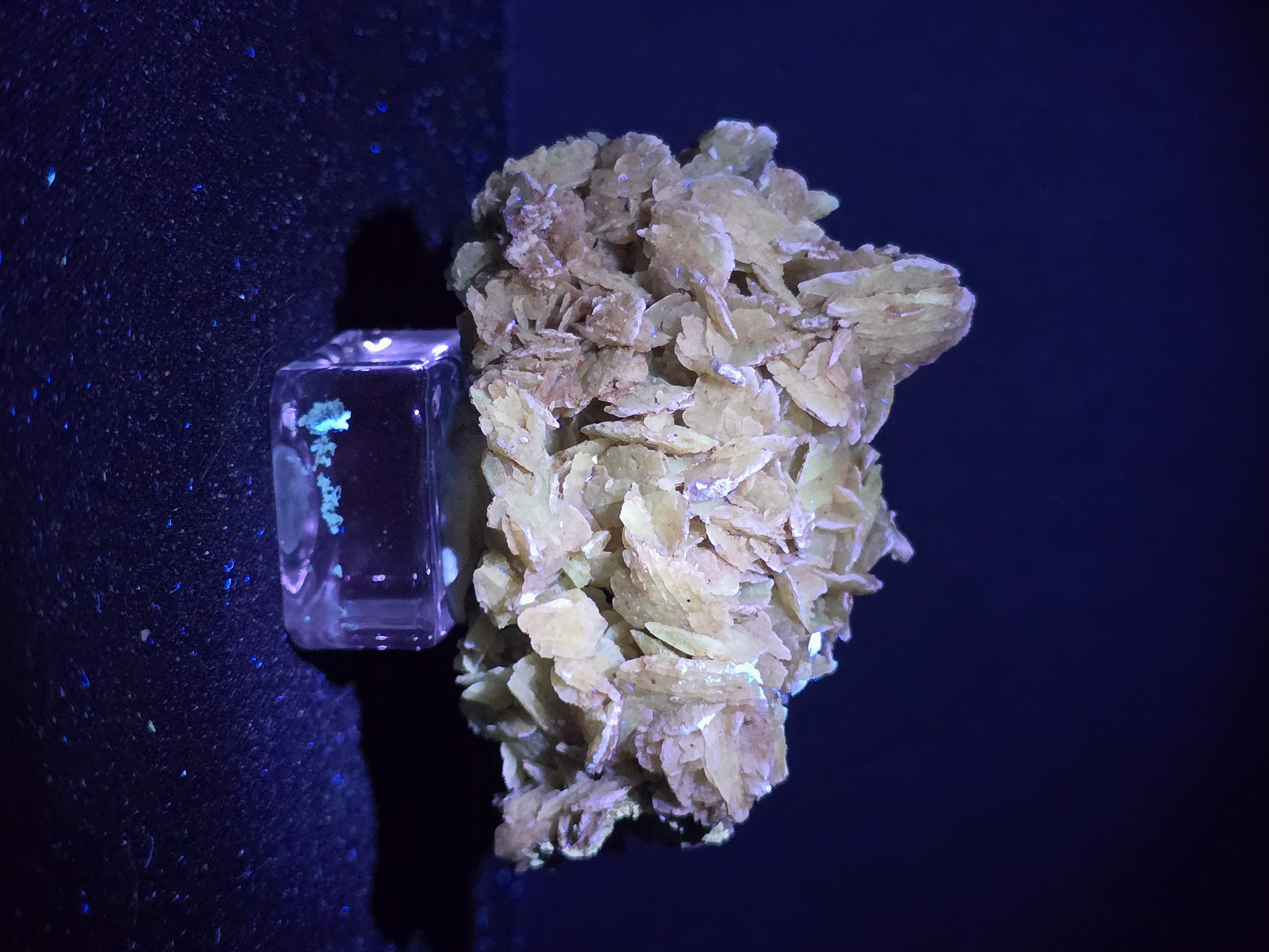 Tinh Thể Hoa Hồng Sa Mạc Desert Rose (có phản ứng UV) - Nội Mông_thumbnail_33