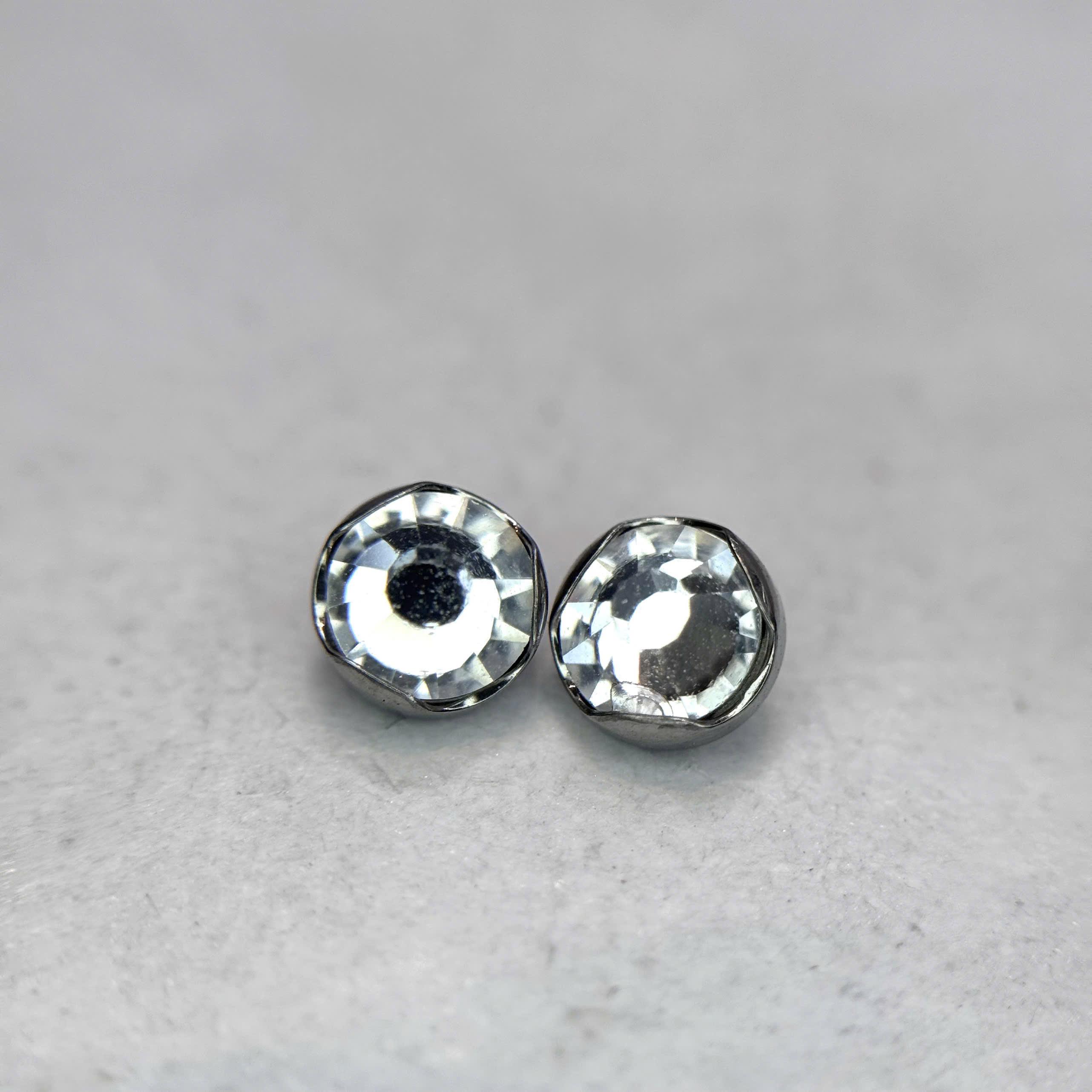 Charm cấy titan size 5 bo viền trắng_thumbnail_2