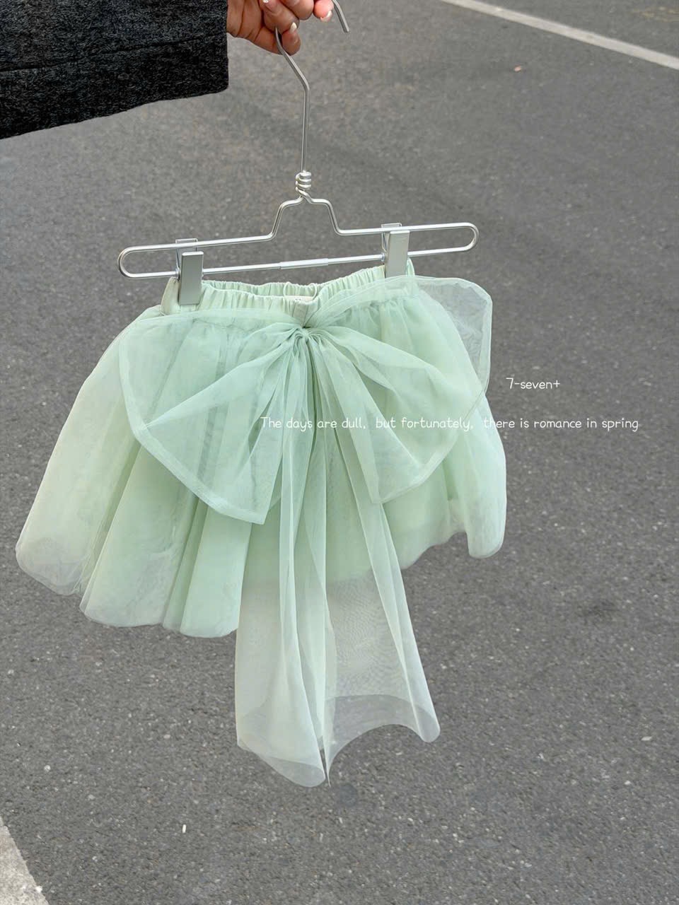 (H90) Chân váy voan xoè màu xanh lá đính nơ to hãng Seven