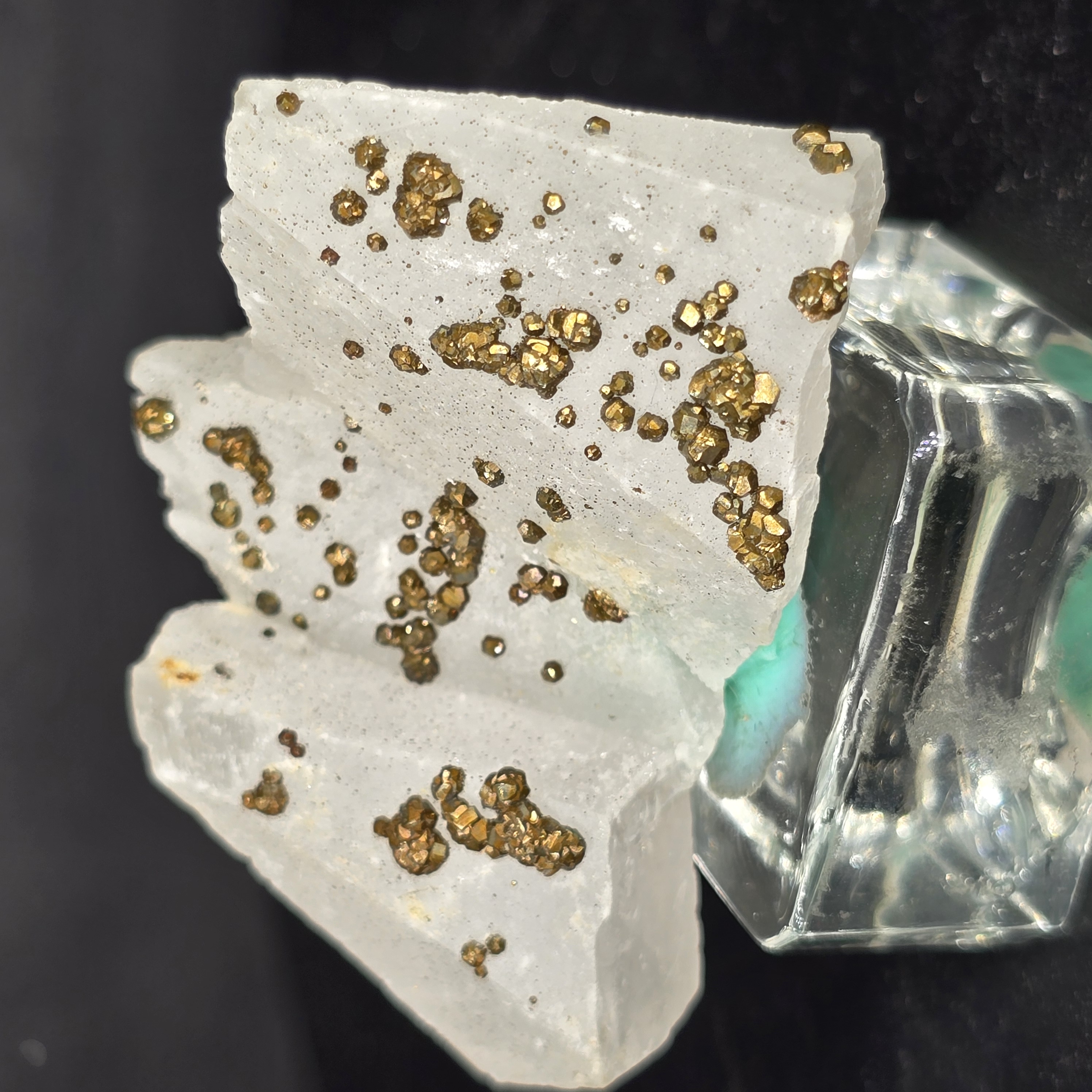 Tinh thể Dogtooth Calcite cộng sinh Pyrite