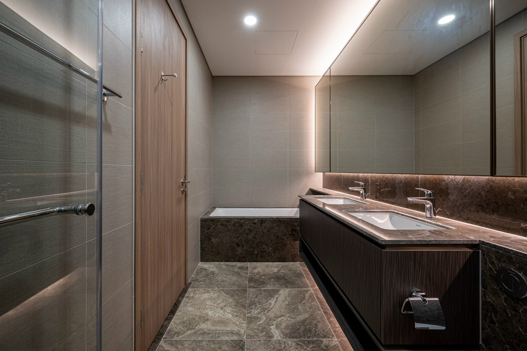 Chuyển nhượng căn 4PN 202m² giá chỉ từ 39,55 tỷ/căn _thumbnail_1
