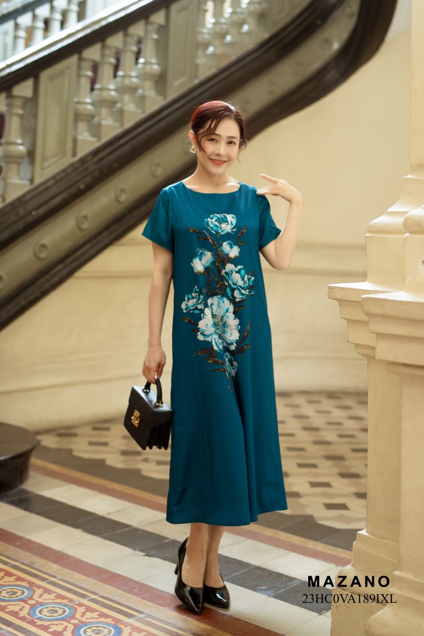 Đầm lụa vân gỗ xanh in họa tiết mẫu đơn