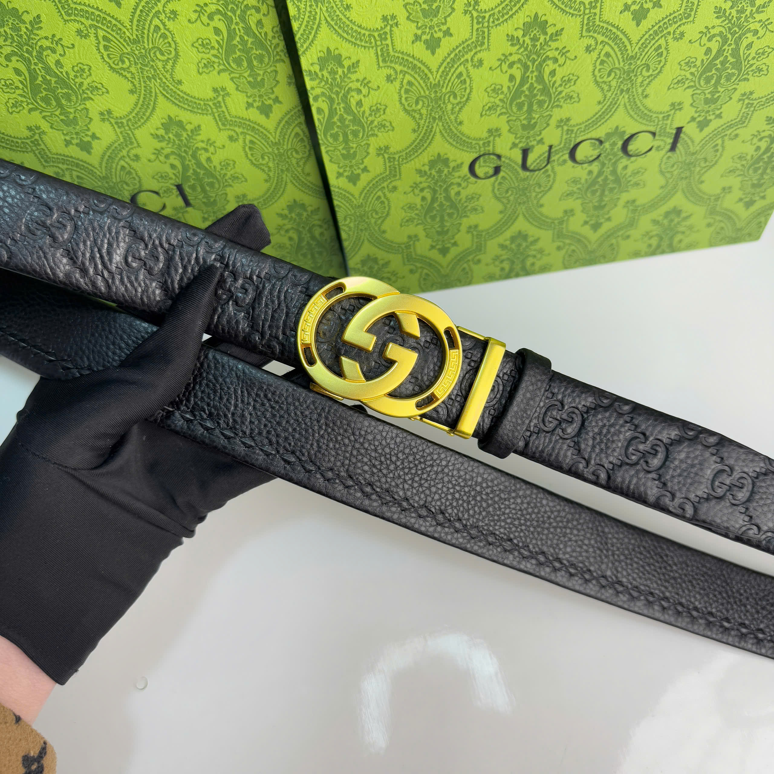 Thắt lưng Gucci GG Embossed Leather Belt with Enamel Buckle_thumbnail_1