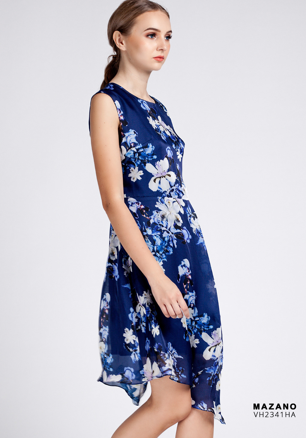 Váy xanh hoa lụa cách điệu