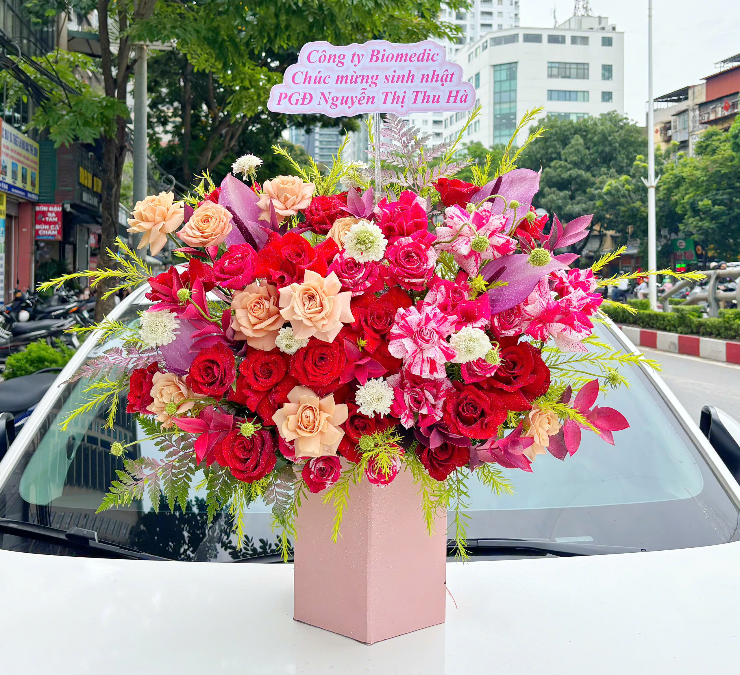 Giỏ hoa tươi sang trọng