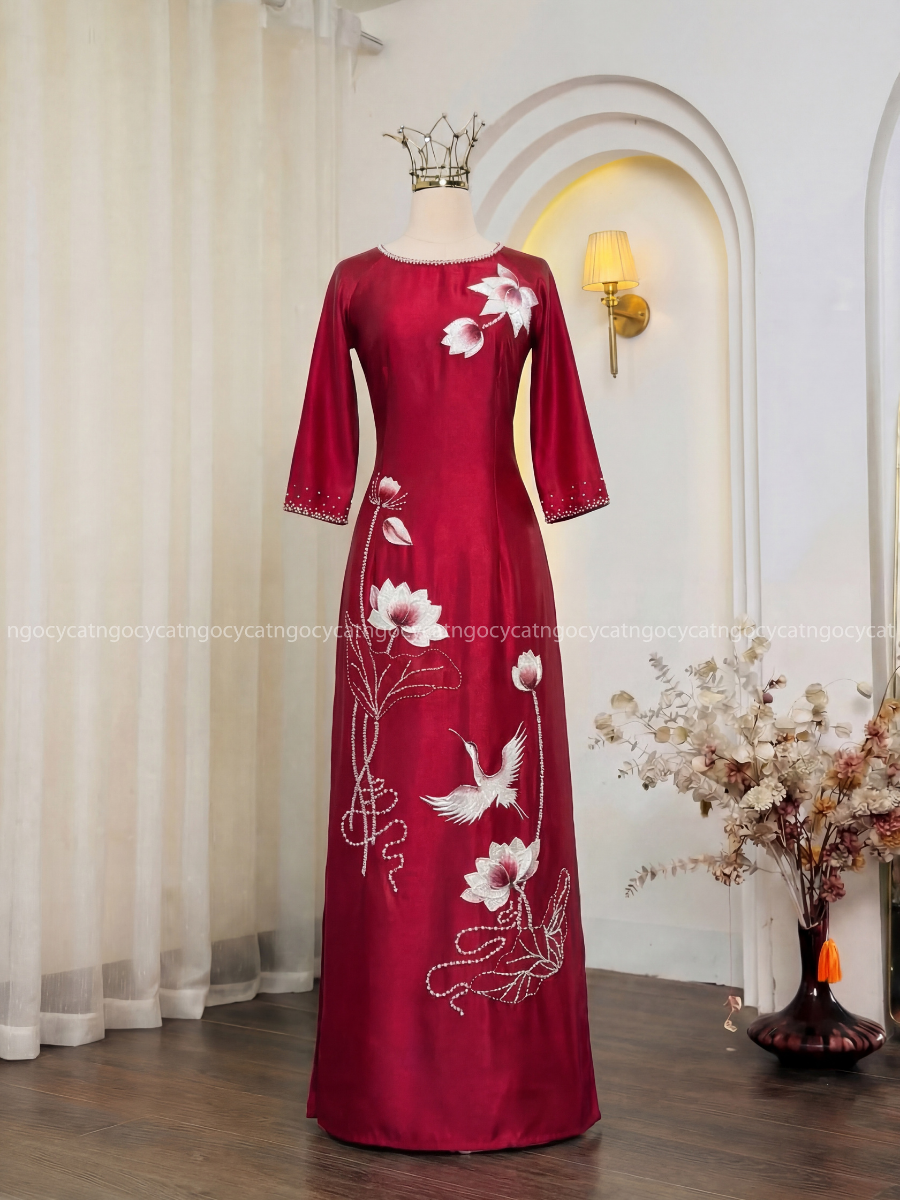 Áo Dài Bà Sui Màu Đỏ Cổ Tròn Thêu Hoa Sen Đính Cườm Hạc