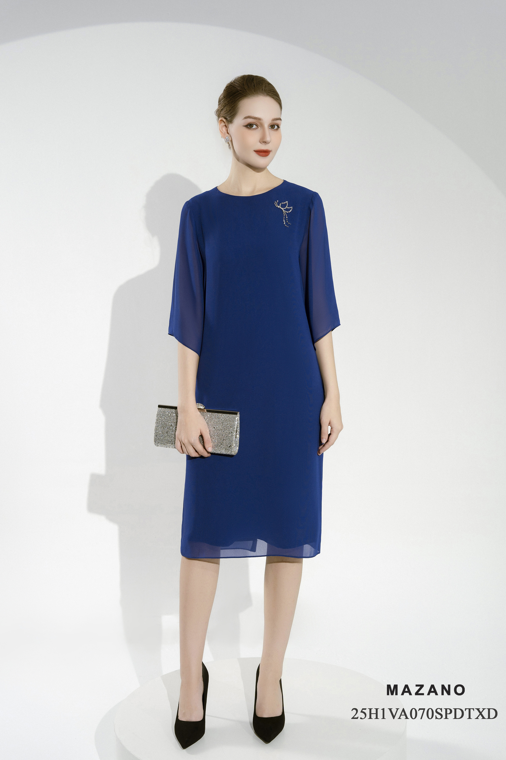 Váy Đầm suông Vải voan mỏng Đính trang trí ngực Cổ thuyền vừa Tay lỡ Dài qua gối