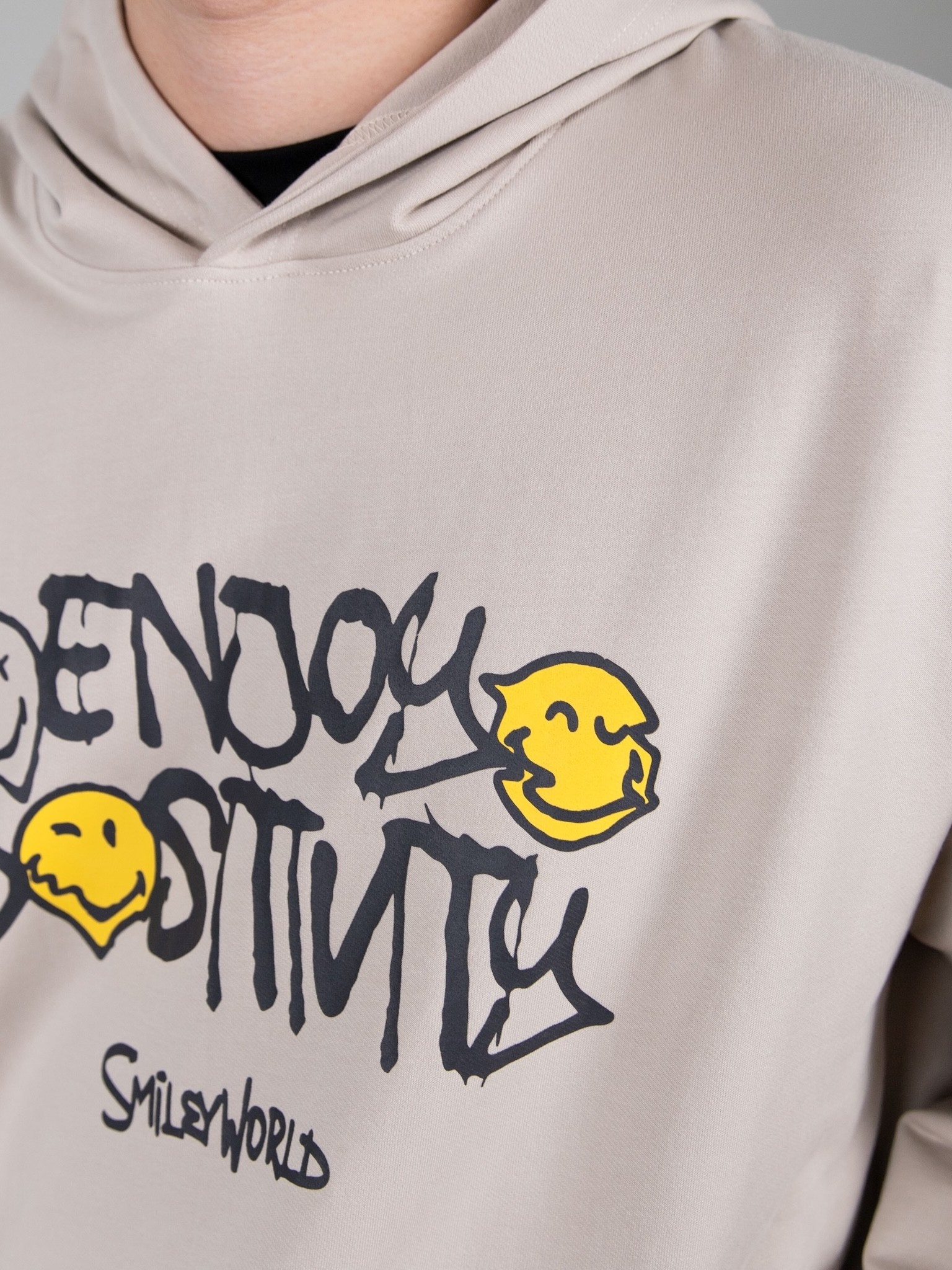 Áo nỉ hoodie bé trai màu be in chữ ngực_thumbnail_4