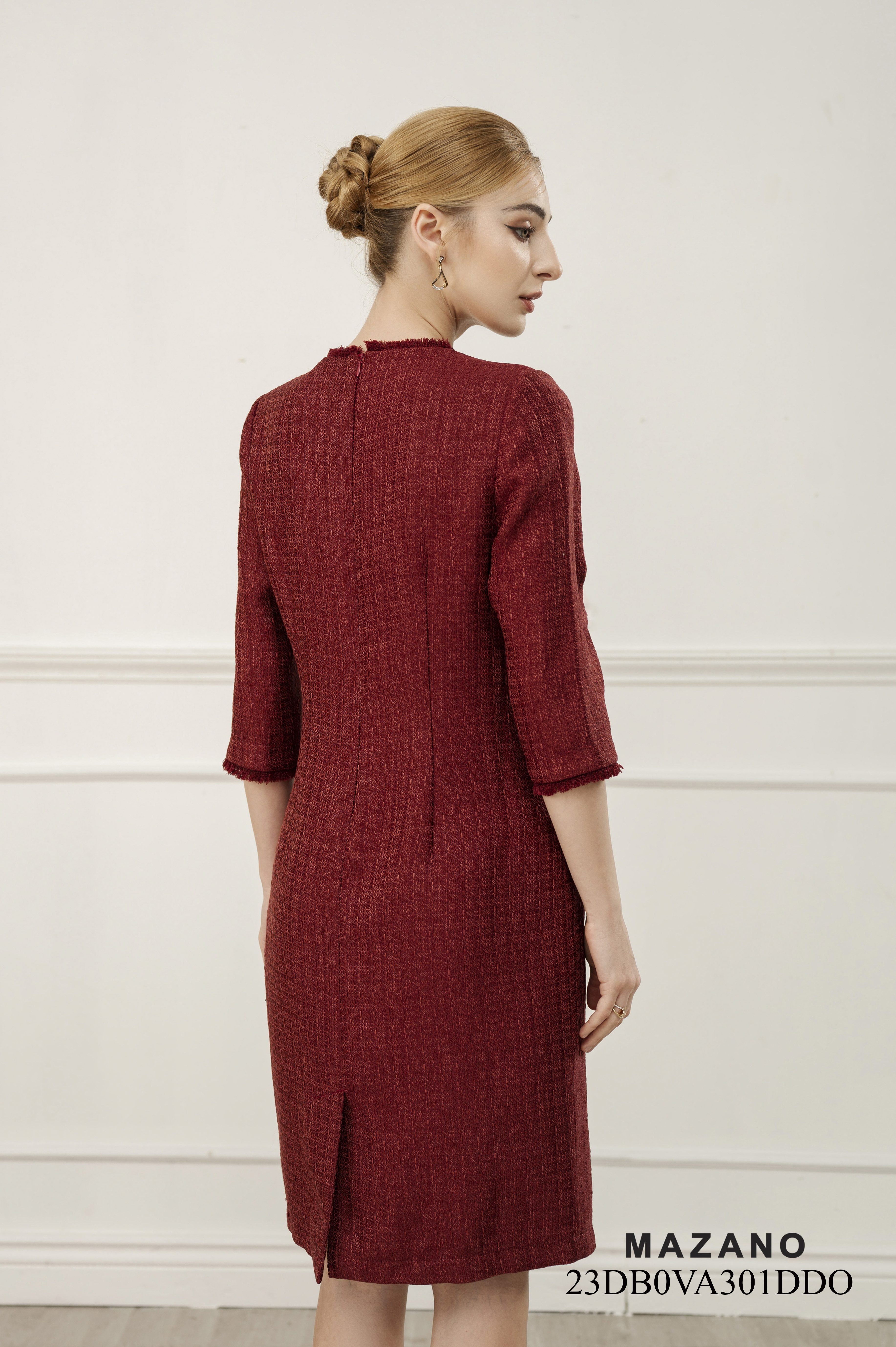 Váy Đầm Suông Vải dạ tweed Cổ tròn đính khuy Tay lỡ Dài qua gối_thumbnail_3