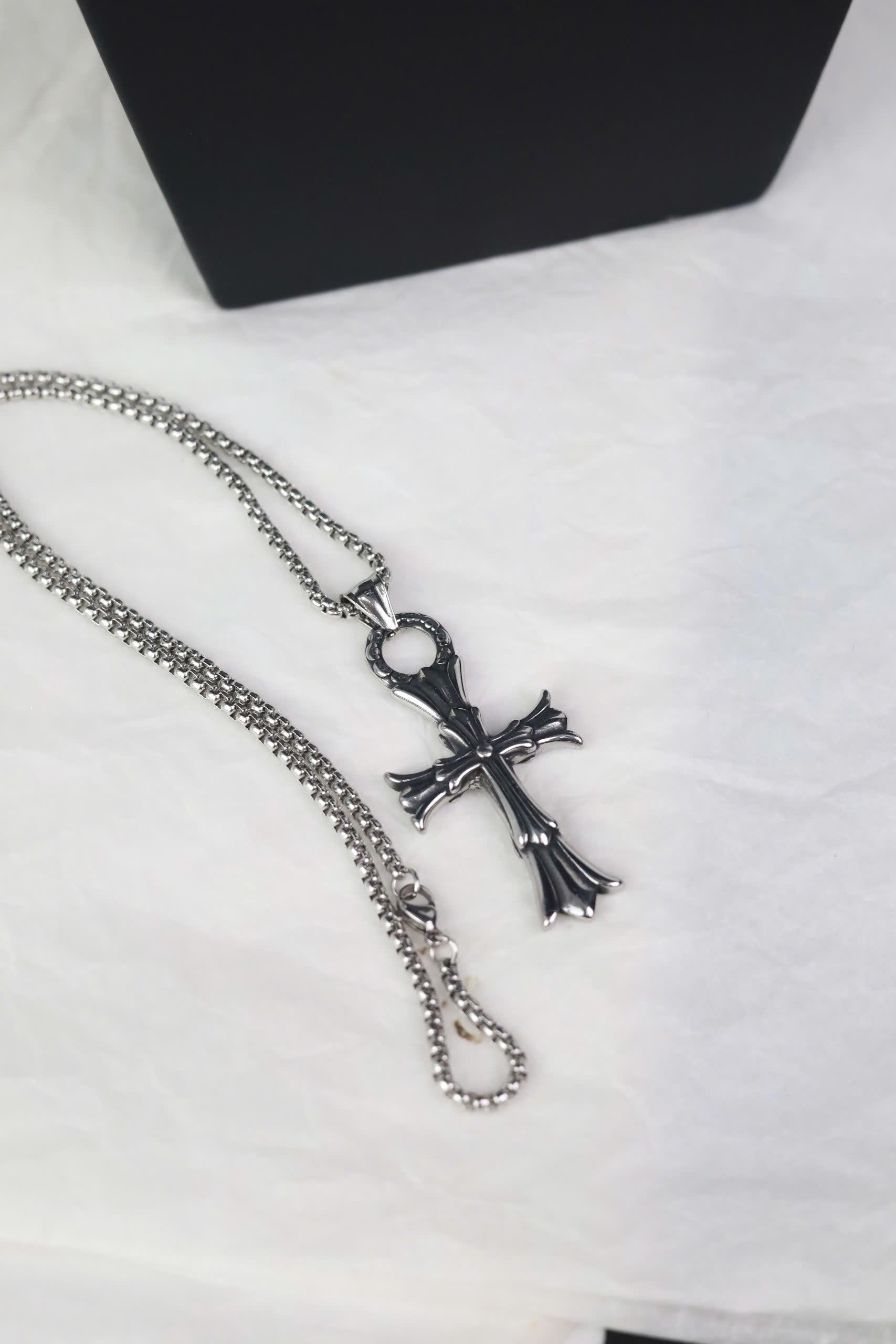 Vòng cổ titan thánh giá phong cách Gothic_thumbnail_2