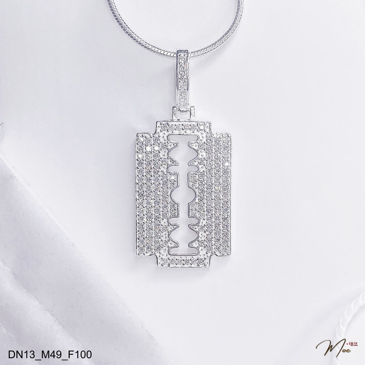 MN31 - Mặt dây chuyền nam lưỡi lam nạm đá