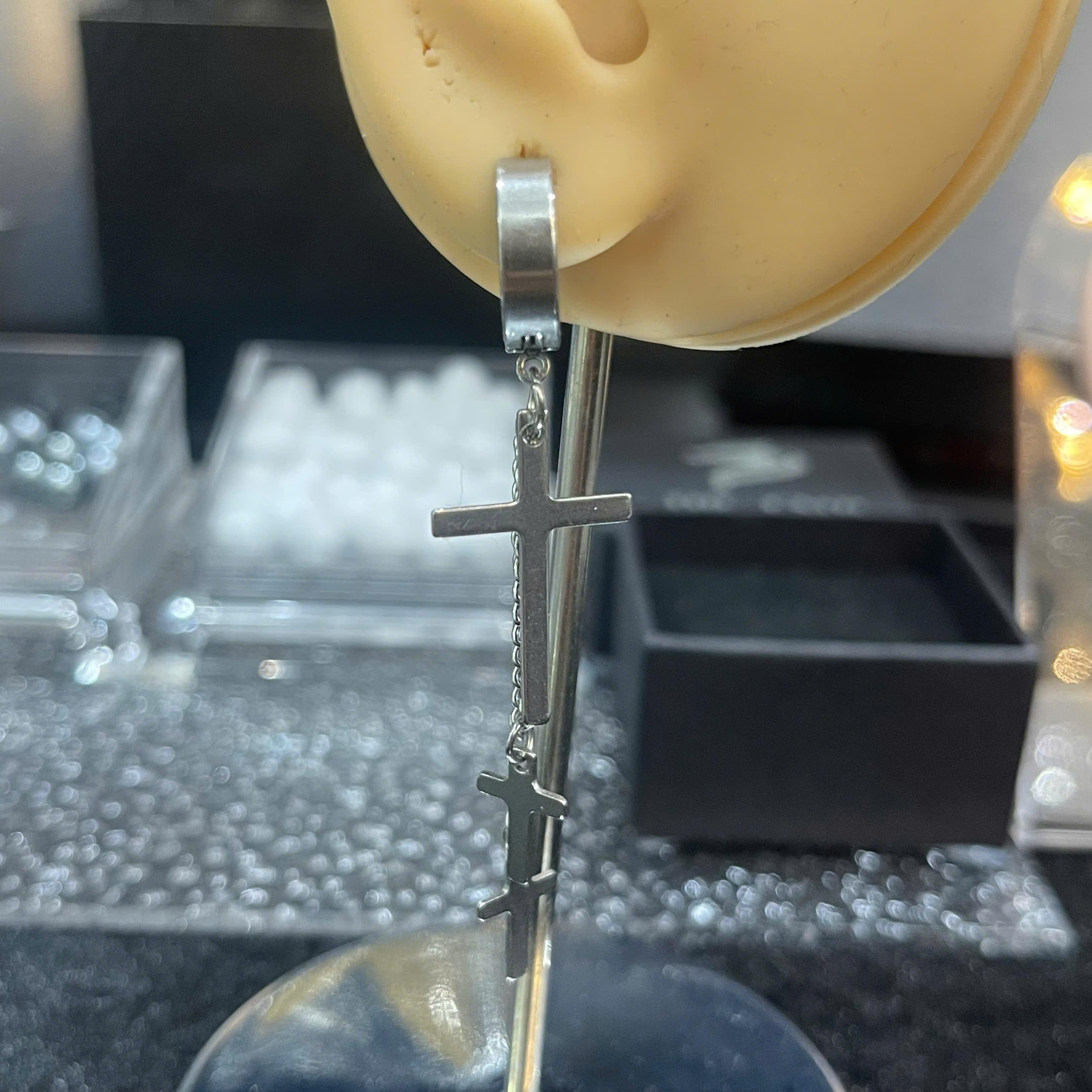 khuyên kẹp giả ba dây xích thánh giá rơi tòn ten chất lừ_thumbnail_3