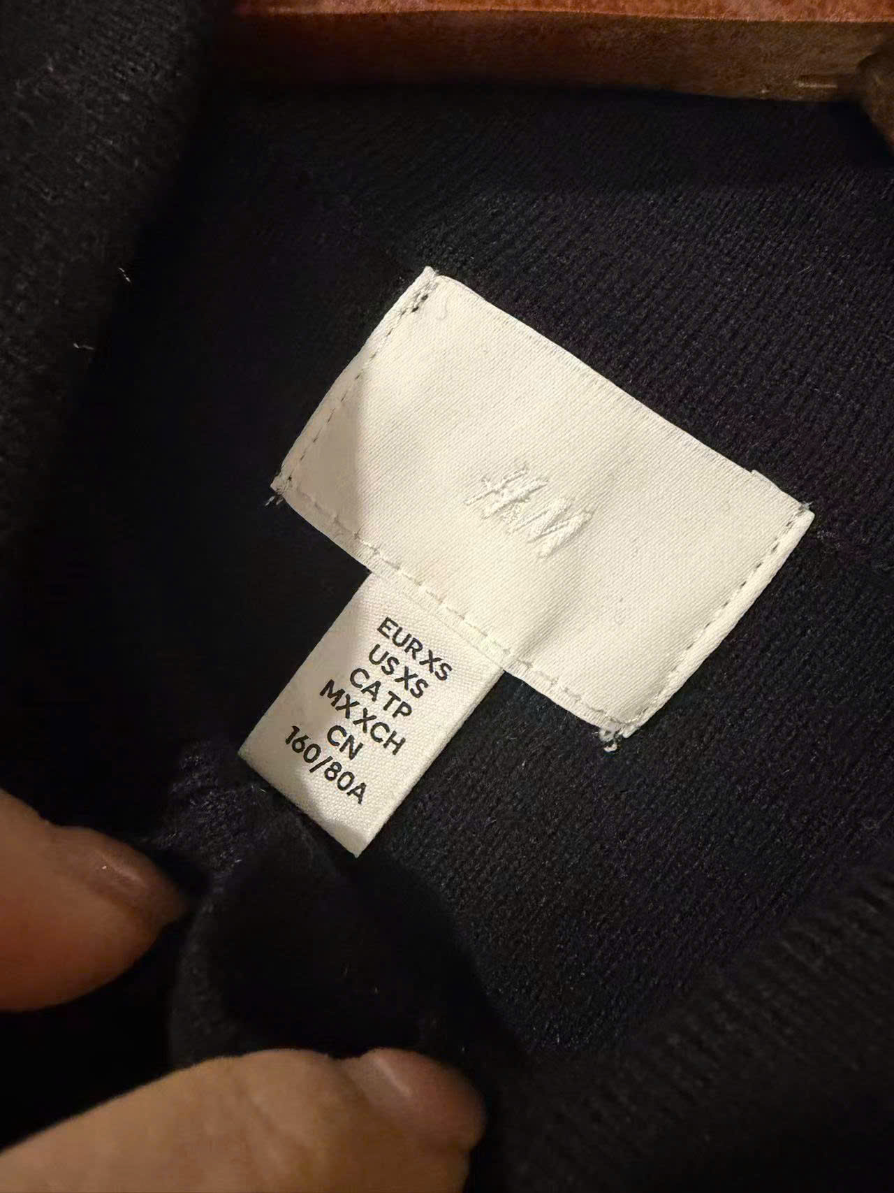 A89 ÁO DỆT KIM ĐEN_thumbnail_1