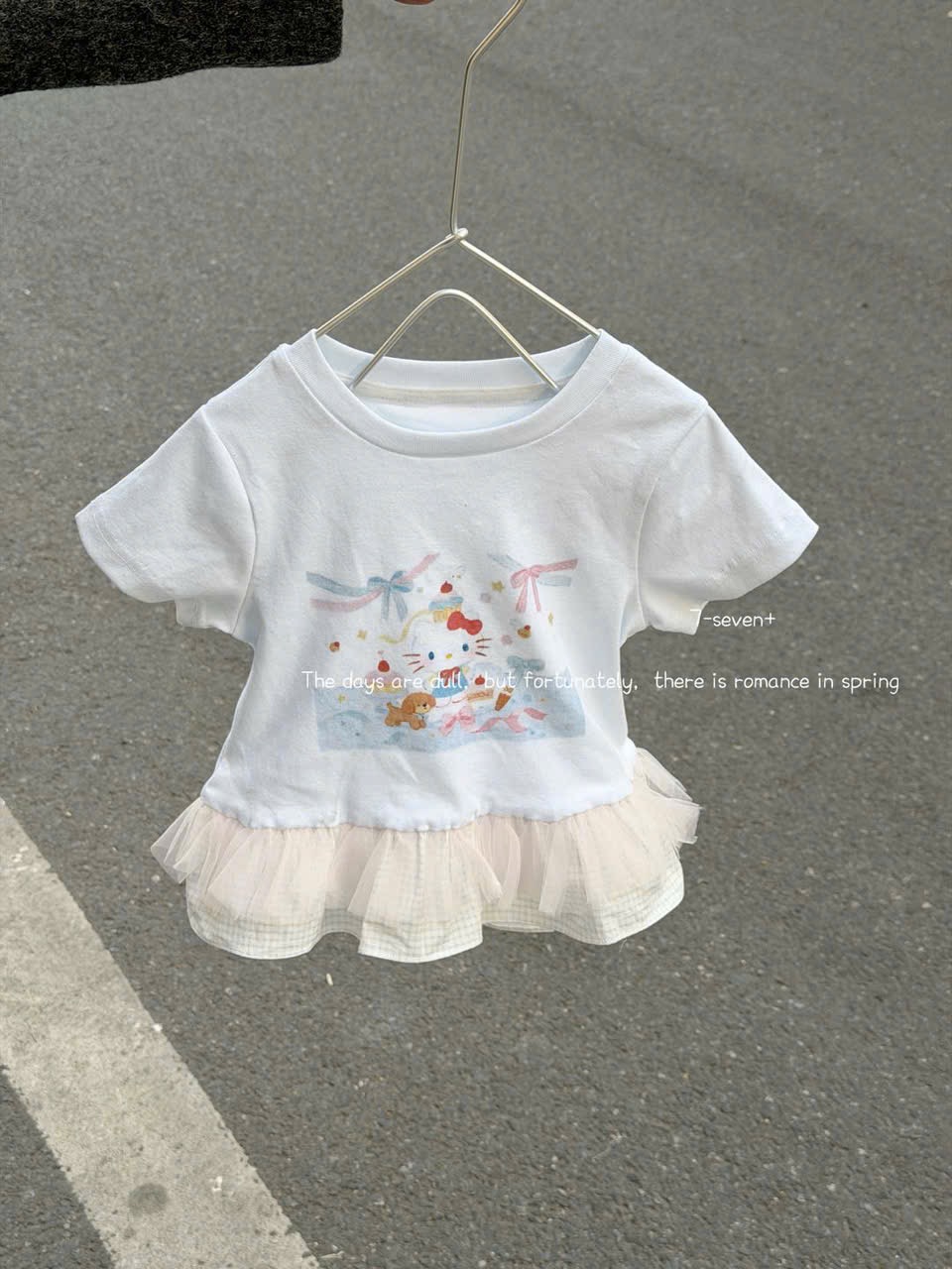 (H134) Áo thun cộc tay màu trắng bèo voan hoạ tiết kitty hãng Seven_thumbnail_0