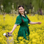 phu-nu-trung-nien-chup-anh-2-ngoisaovn-w848-h1200