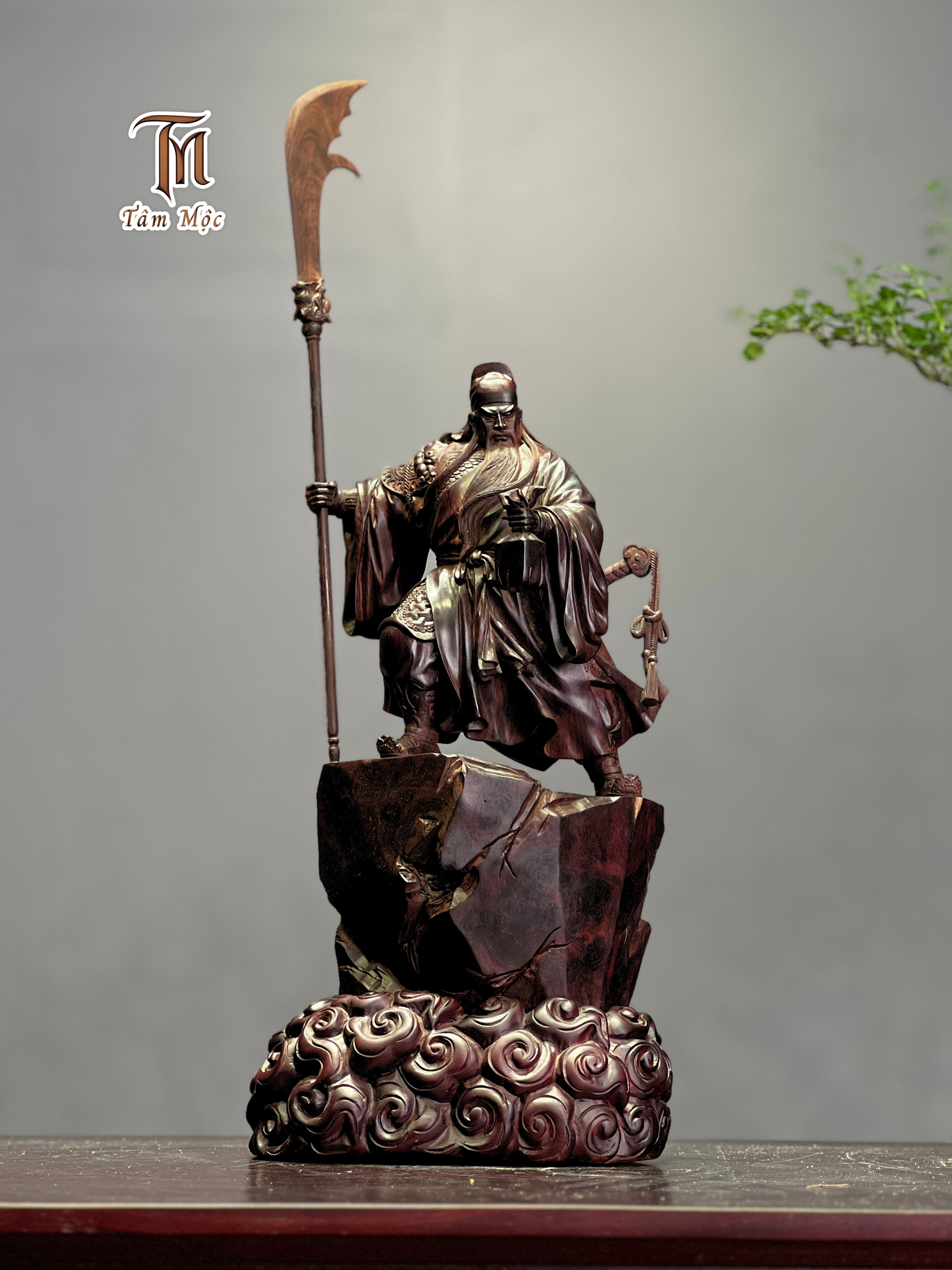 Quan Công Gỗ Nu Tử Đàn Tiểu Diệp – Tác Phẩm Hộ Pháp Từ Gỗ Quý Hiếm