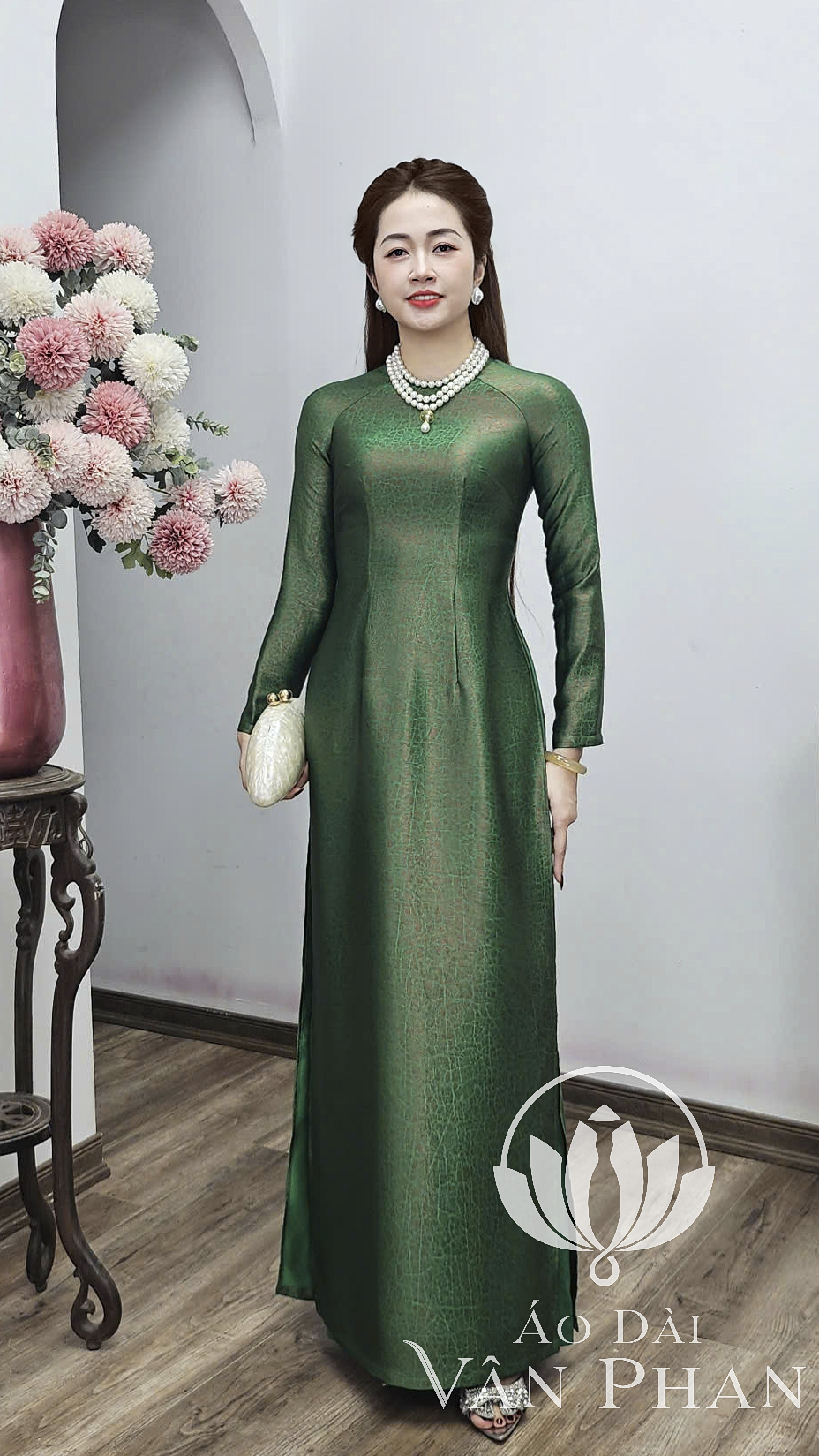A3176 áo dài cổ khít tay đau lụa dubai sa mạc màu xanh lá cây_thumbnail_1