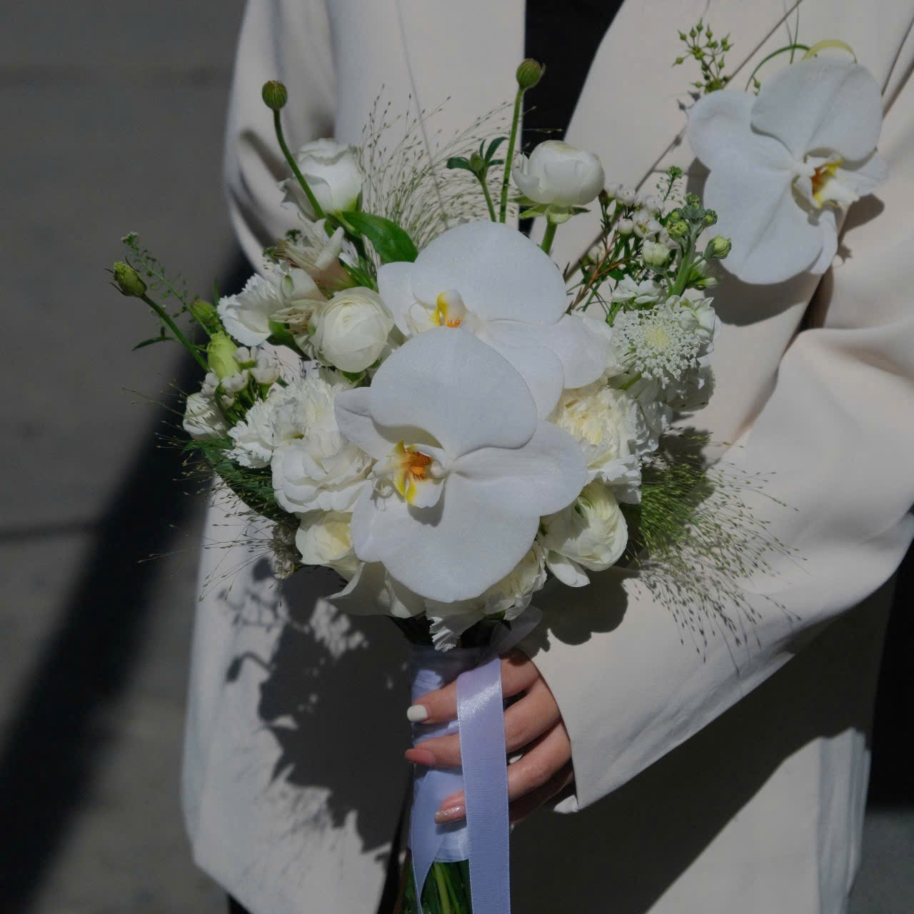 Bó hoa cưới Lan Hồ Điệp mix tone trắng