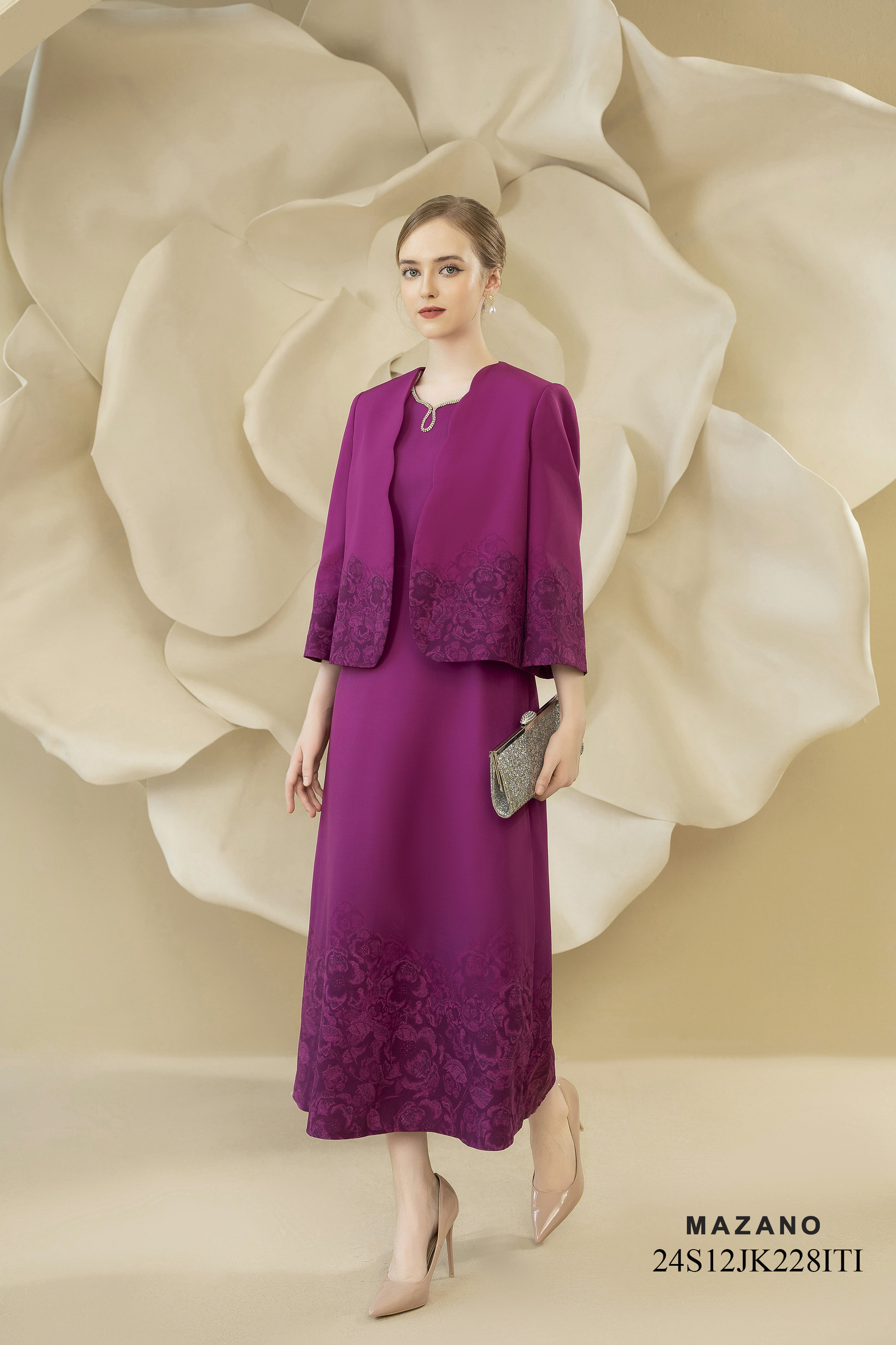 Áo khoác ngắn Suông Vải thô cao cấp Họa tiết in hoa chìm Dài dưới eo