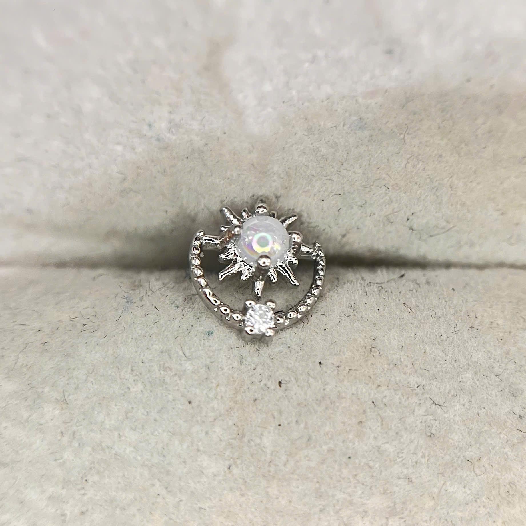 khuyên kiểu mặt trăng ôm mặt trời opal trắng tua rua đít bi mảnh