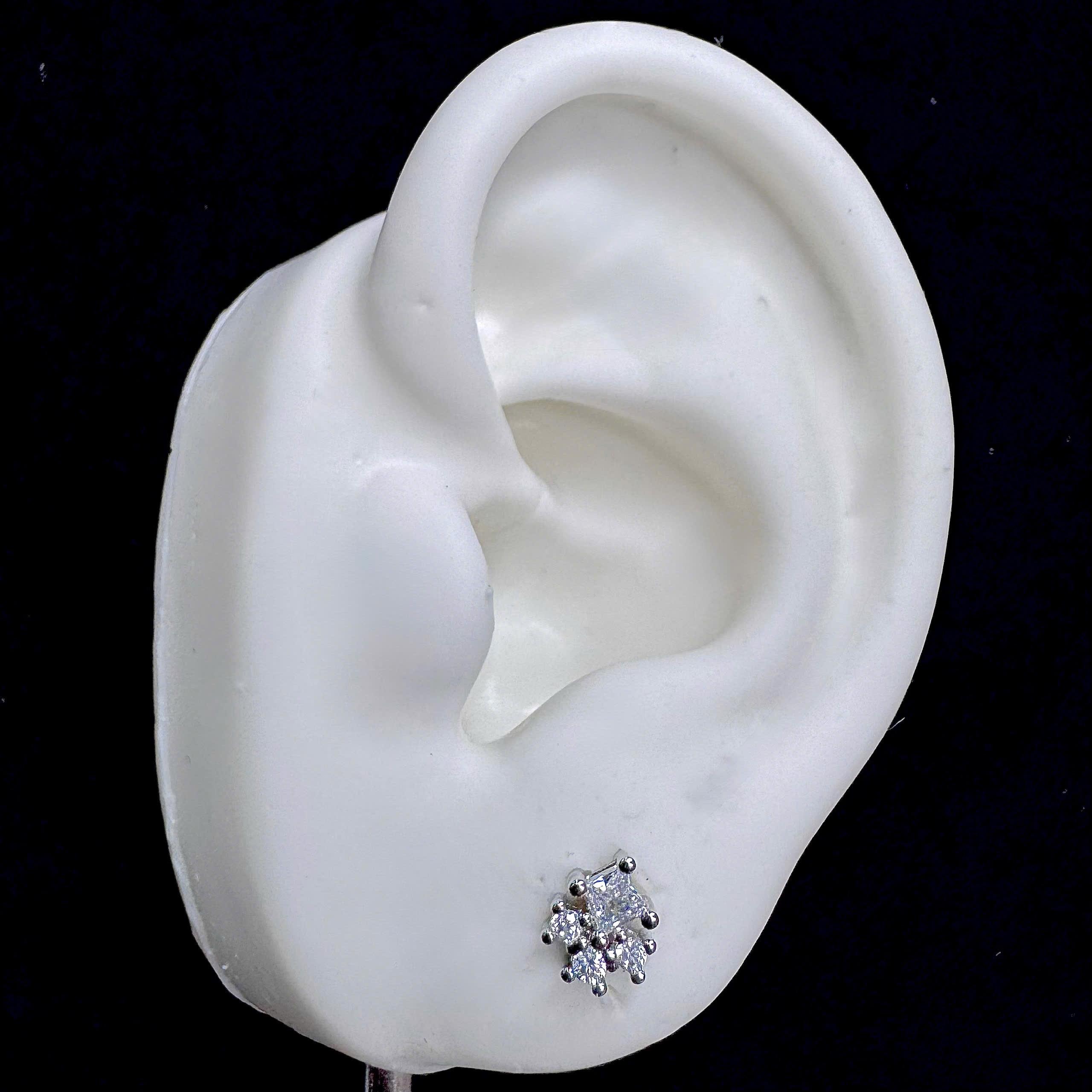 Khuyên kiểu 4 đá dẹt_thumbnail_2