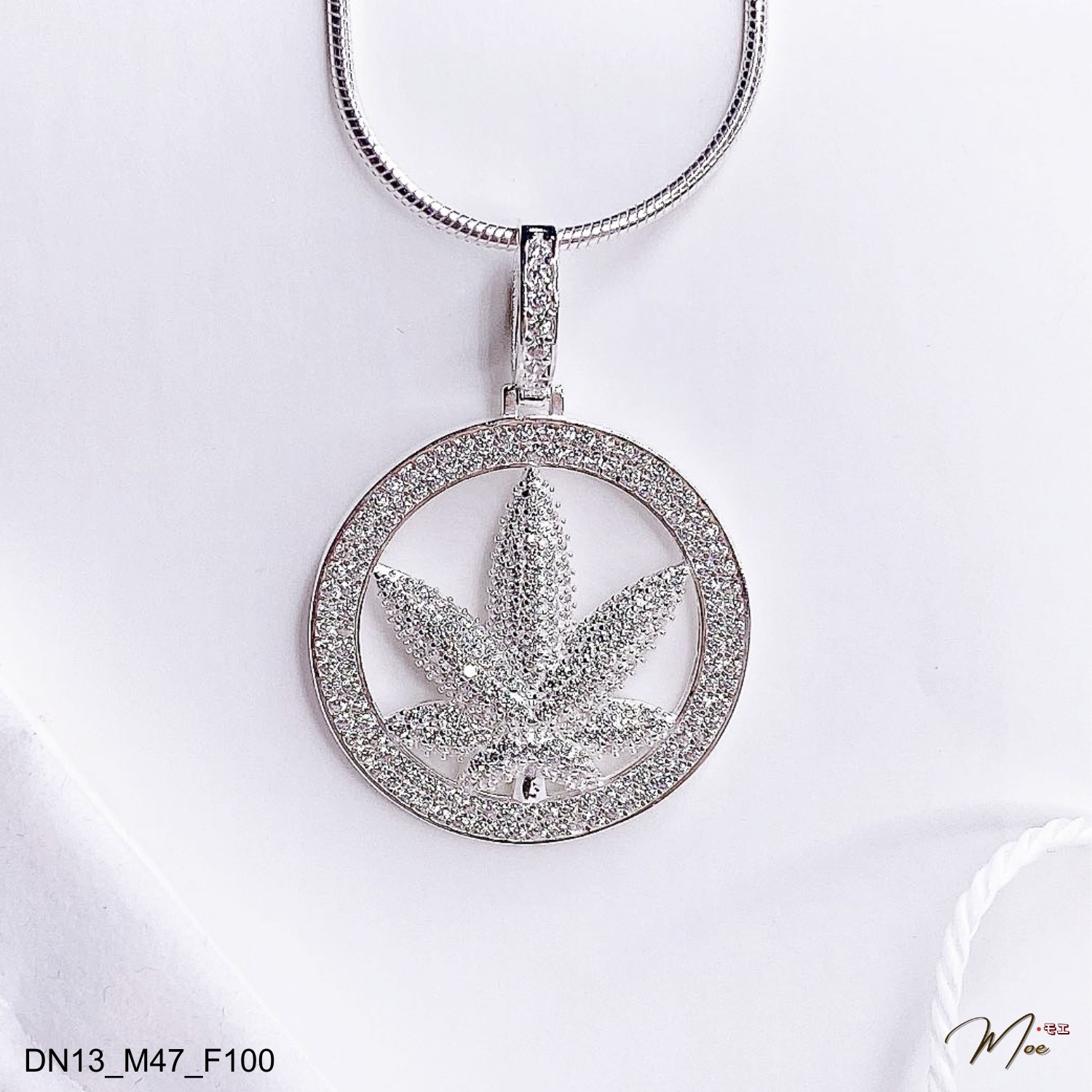 MN37 - Mặt dây chuyền nam lá cần sa nạm đá