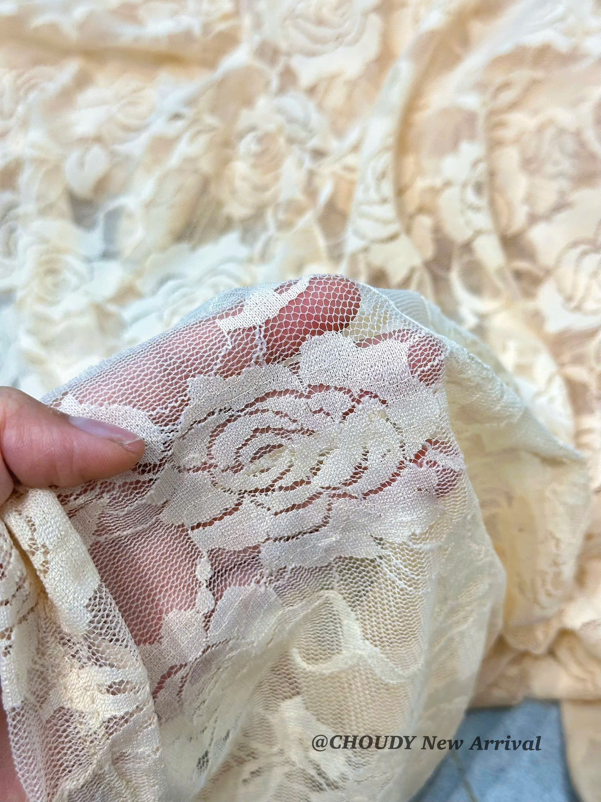 SALE U4 CHÂN VÁY REN KEM_thumbnail_2