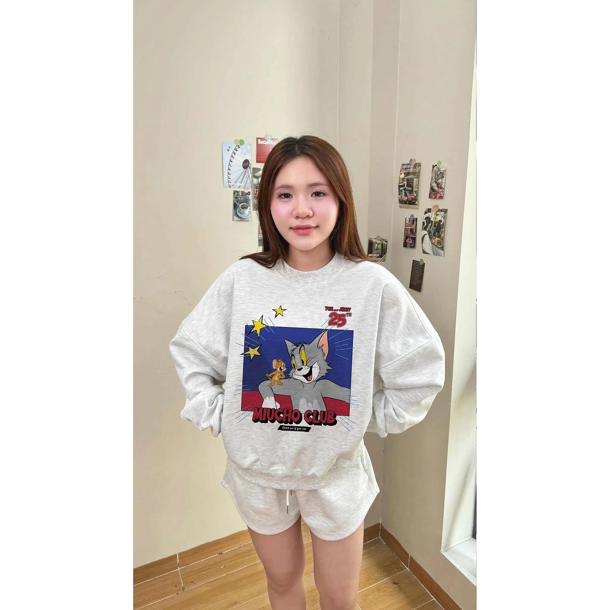 Áo Sweater boxy hình Tom & Jerry 2627 Miucho vải nỉ 2 da dày dặn thoáng mát tay dài cổ tròn in mix_thumbnail_6