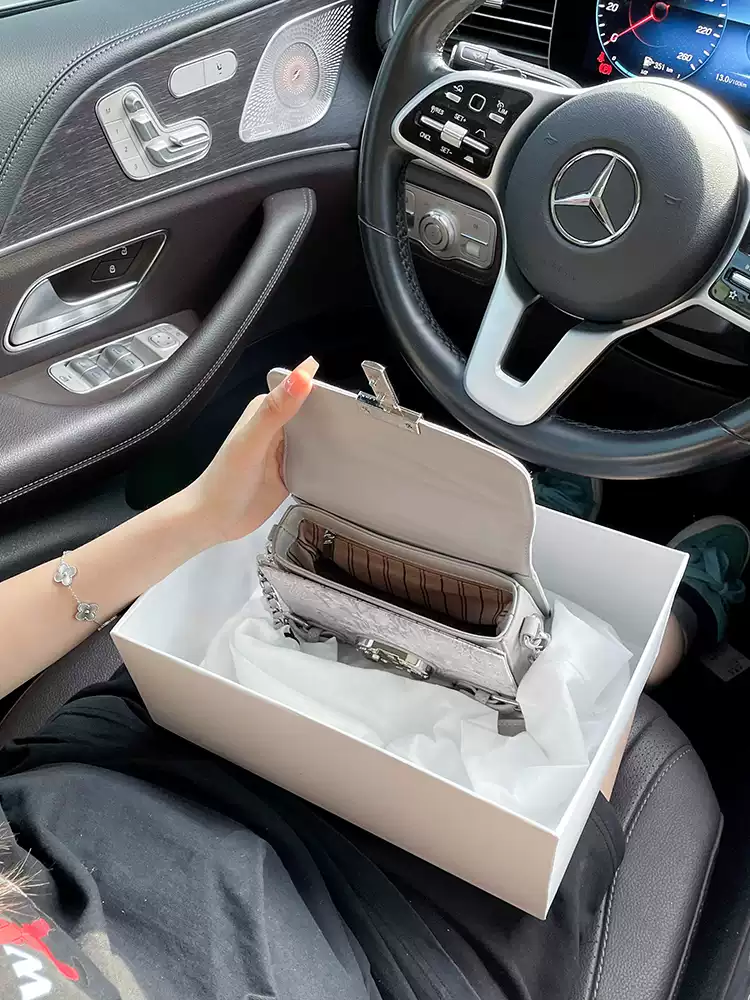 UHE Premium 2510 – Túi da thêu hoa nổi, ánh bạc | Thanh lịch – Tinh tế – Sang trọng_thumbnail_6