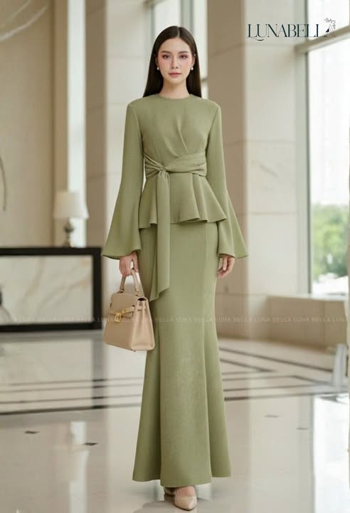 Áo ống tay loe RUMI màu XANH