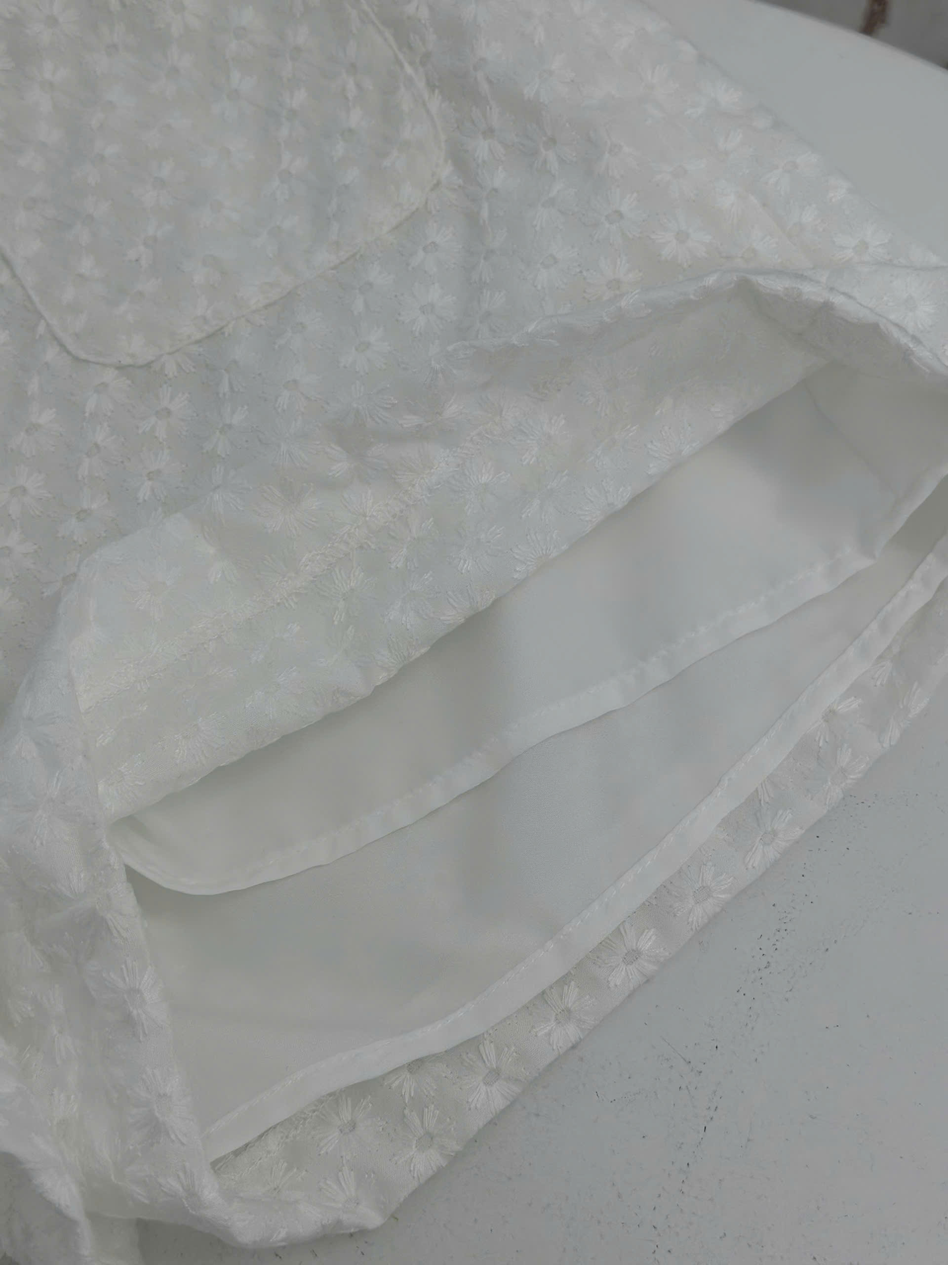 SALE Q35 QUẦN SHORT THÊU TRẮNG_thumbnail_6