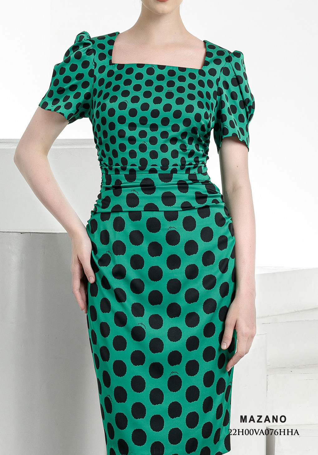 Đầm xanh họa tiết chấm bi cổ vuông_thumbnail_4